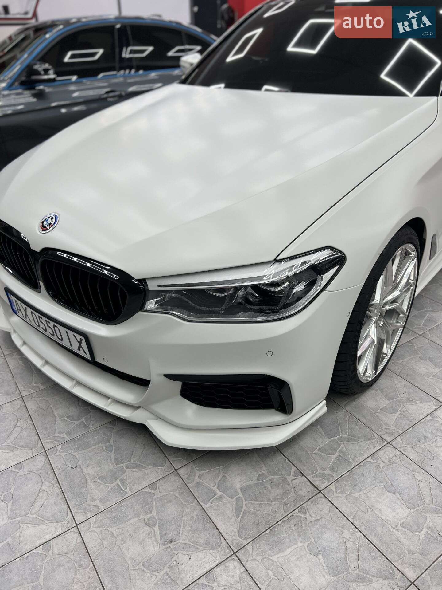 BMW 5 Series 2019 VIN WBAJS7C01LBN96485 фото оголошення 4 з 14