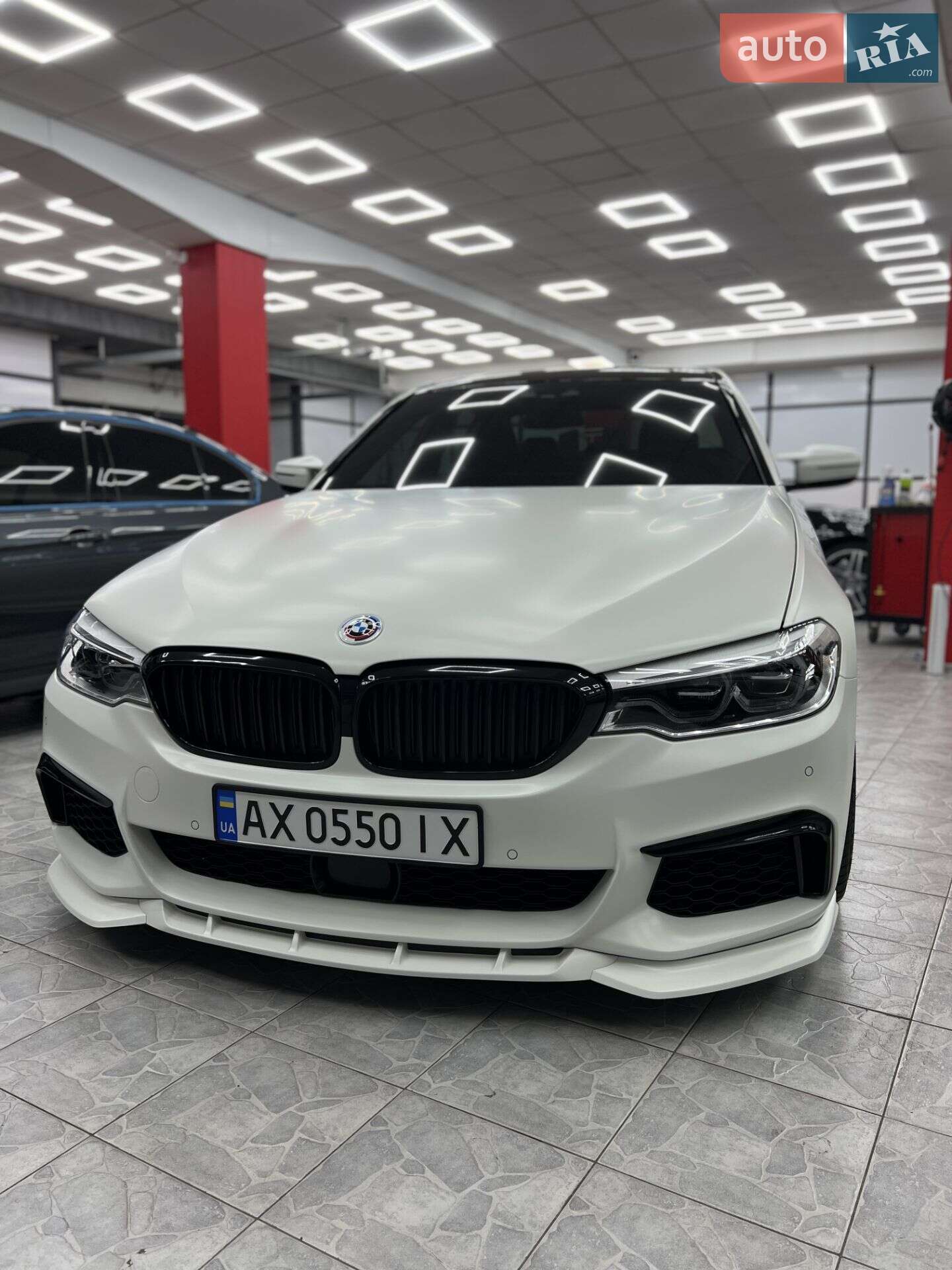 BMW 5 Series 2019 VIN WBAJS7C01LBN96485 фото оголошення 3 з 14