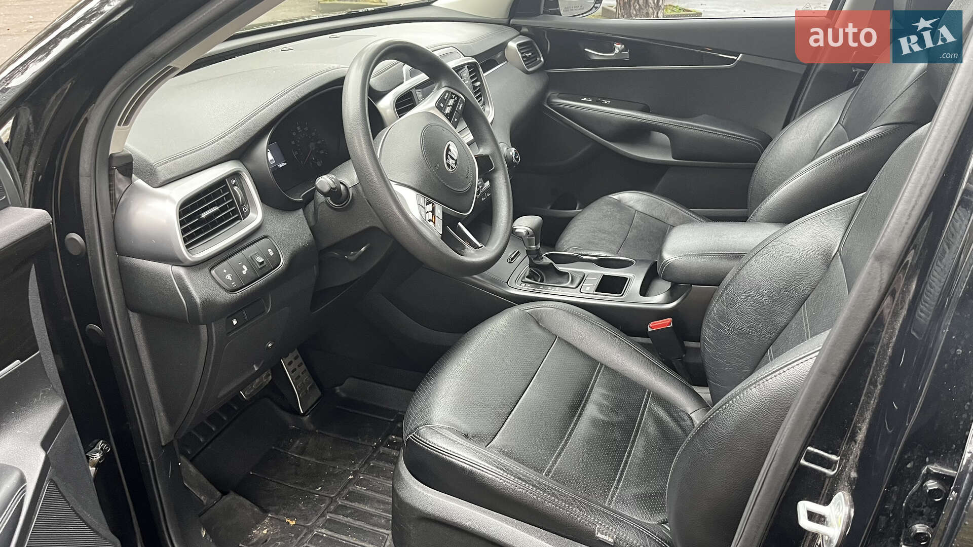 Kia Sorento 2018 VIN 5XYPG4A59KG472593 фото оголошення 16 з 30