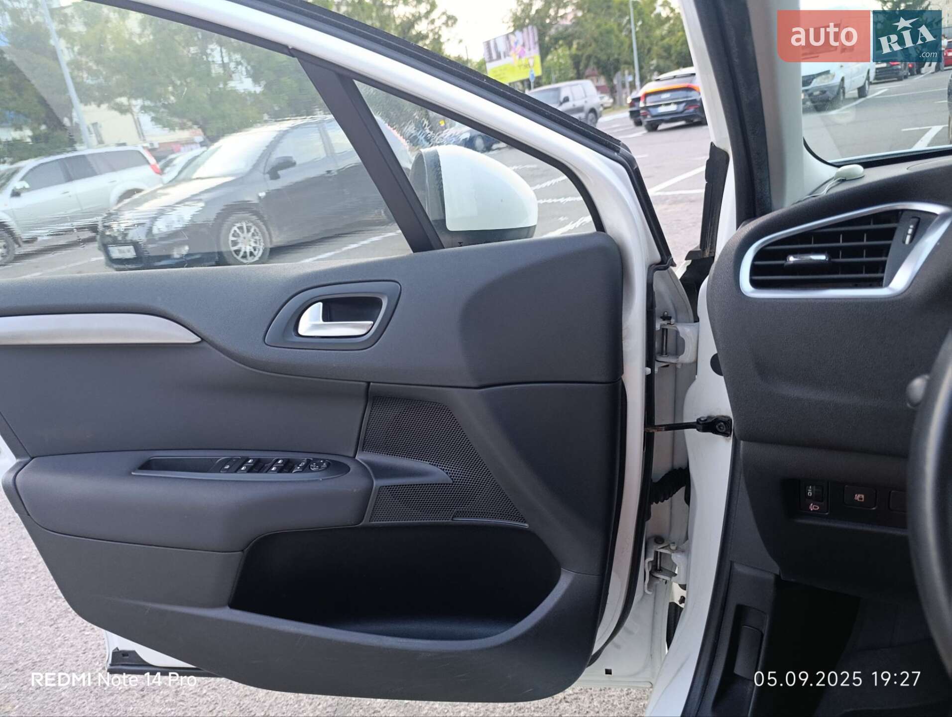 Citroen C4 2016 VIN VF7NC9HP0GY504123 фото оголошення 3 з 27