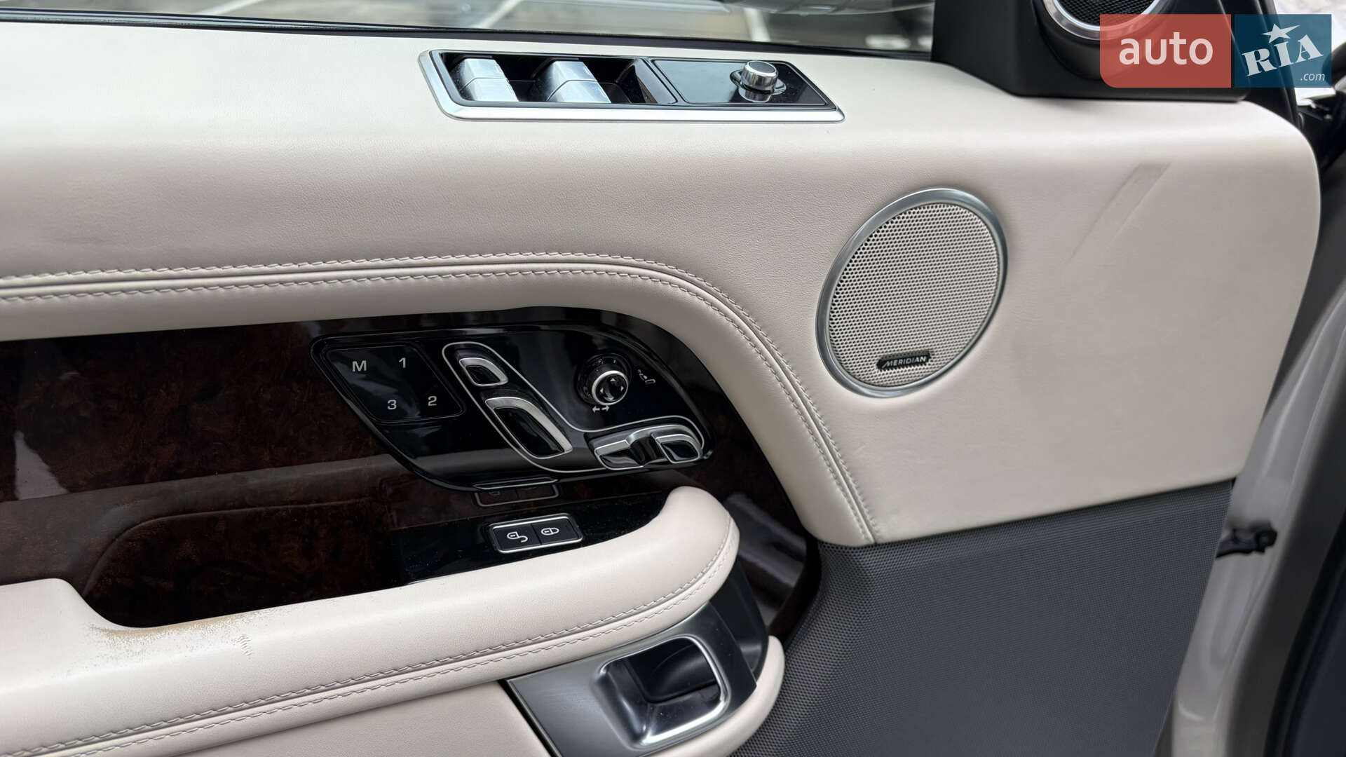 Land Rover Range Rover 2018 VIN SALGA2BJ1JA506650 фото оголошення 18 з 29