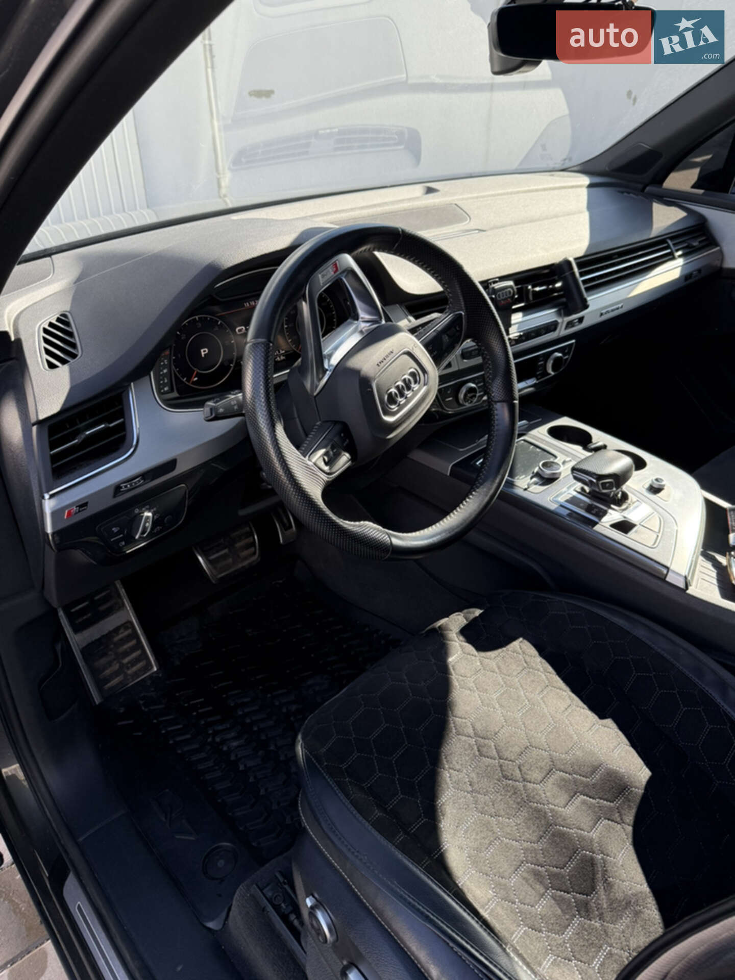 Audi Q7 2018 VIN WAUZZZ4M1KD015601 фото оголошення 6 з 43