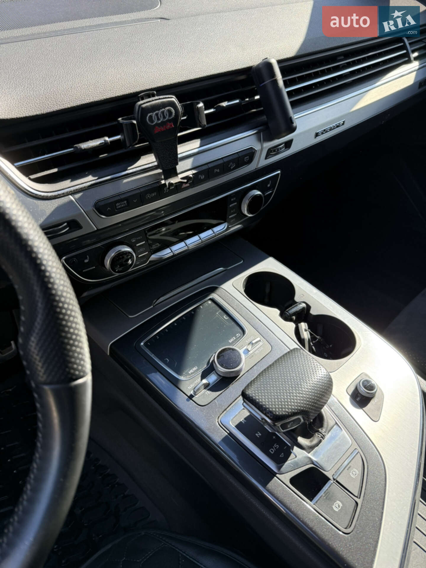 Audi Q7 2018 VIN WAUZZZ4M1KD015601 фото оголошення 2 з 43