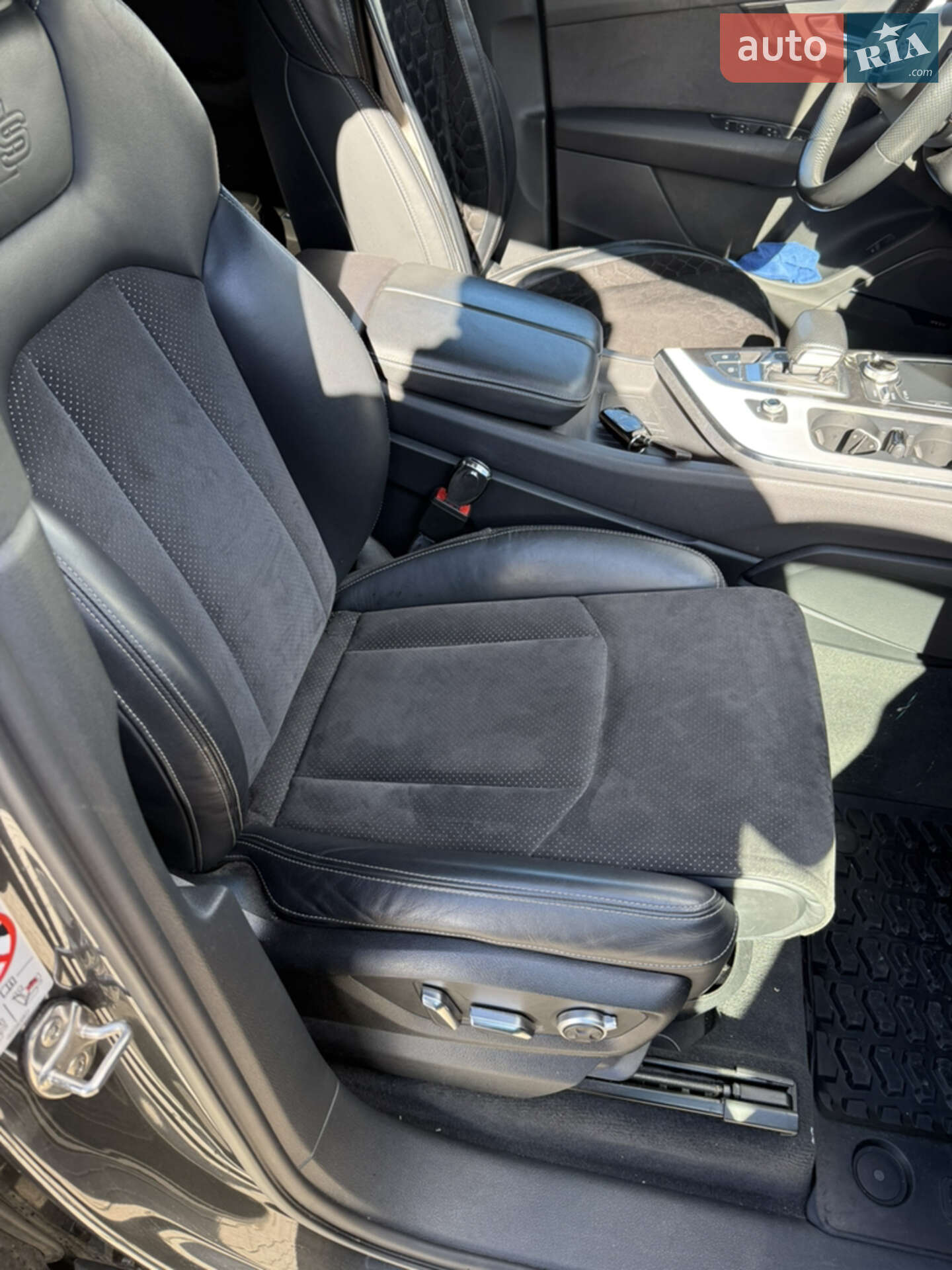 Audi Q7 2018 VIN WAUZZZ4M1KD015601 фото оголошення 37 з 43