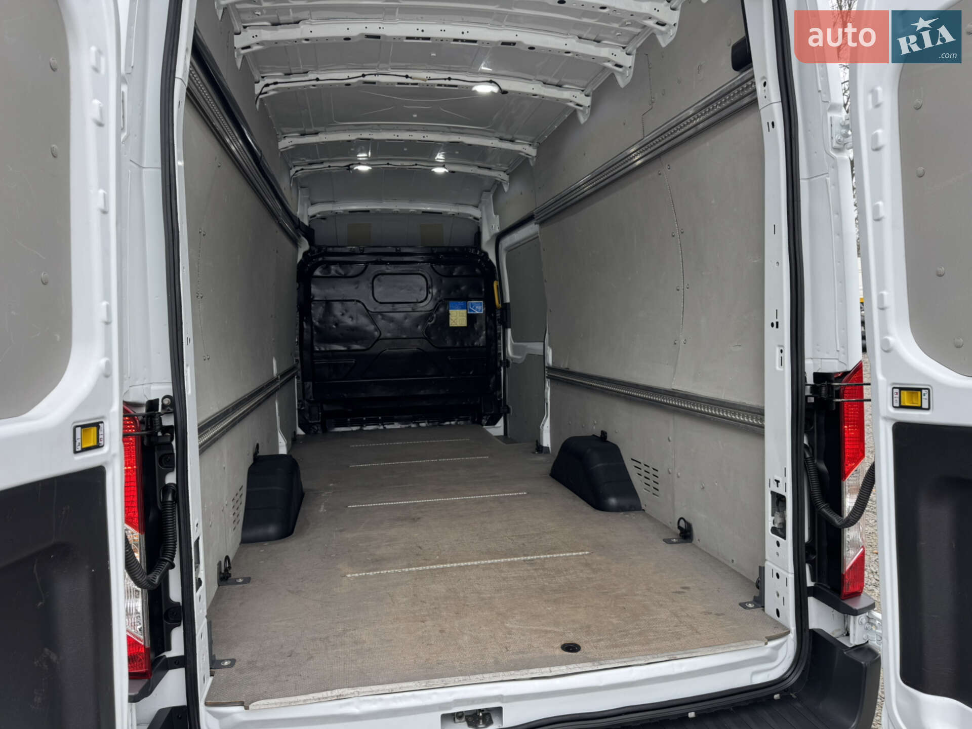 Ford Transit 2019 VIN WF0XXXTTGXKK69800 фото оголошення 9 з 37