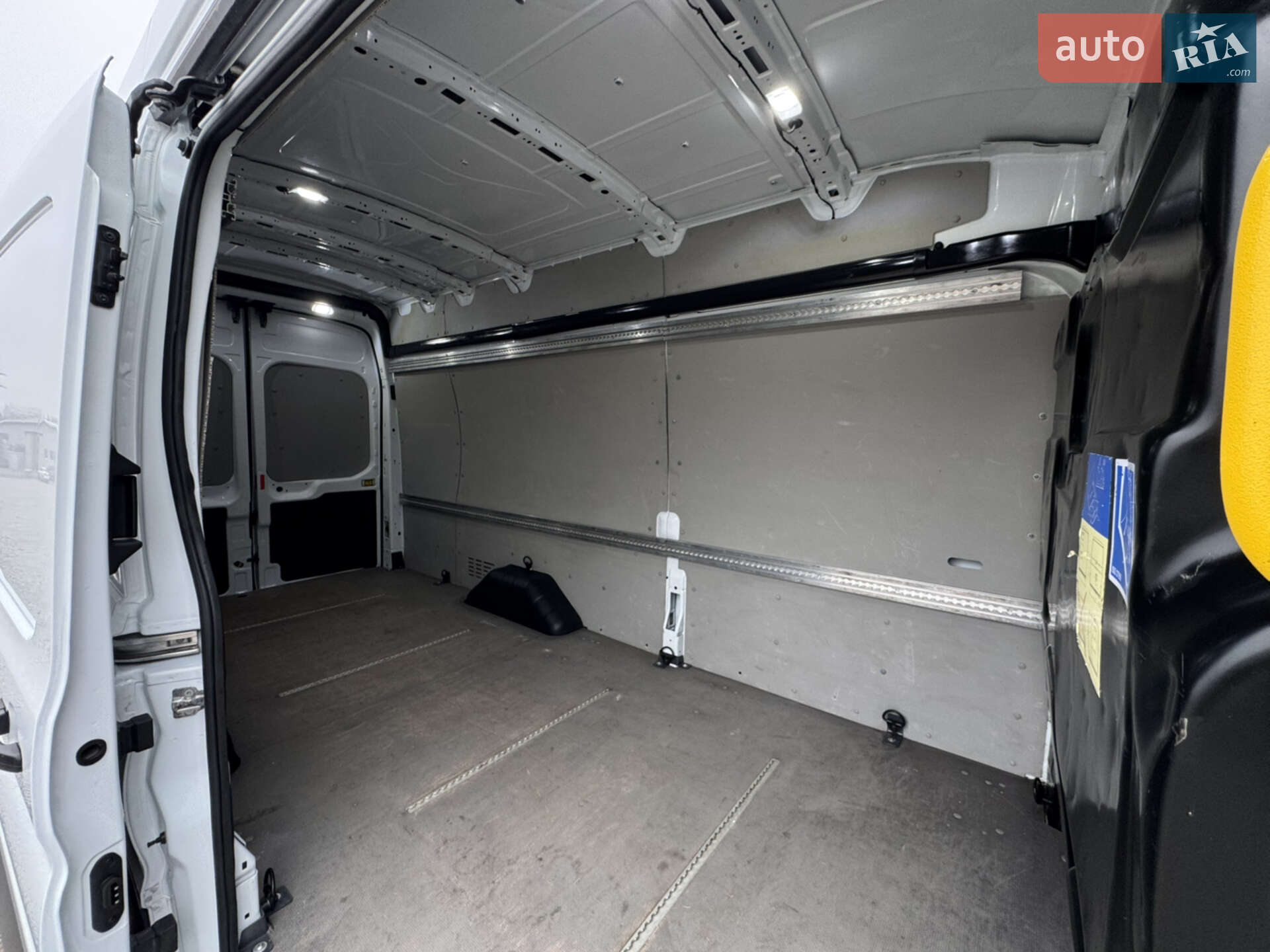 Ford Transit 2019 VIN WF0XXXTTGXKK69800 фото оголошення 10 з 37