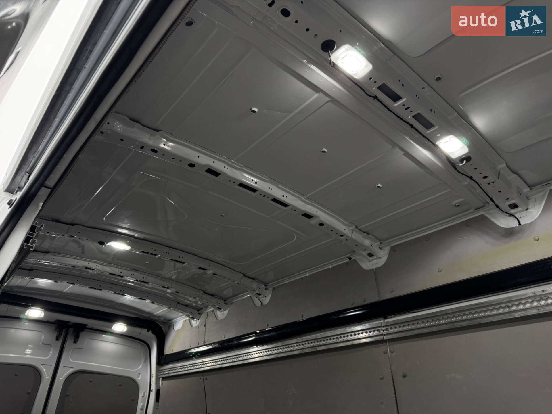 Ford Transit 2019 VIN WF0XXXTTGXKK69800 фото оголошення 12 з 37