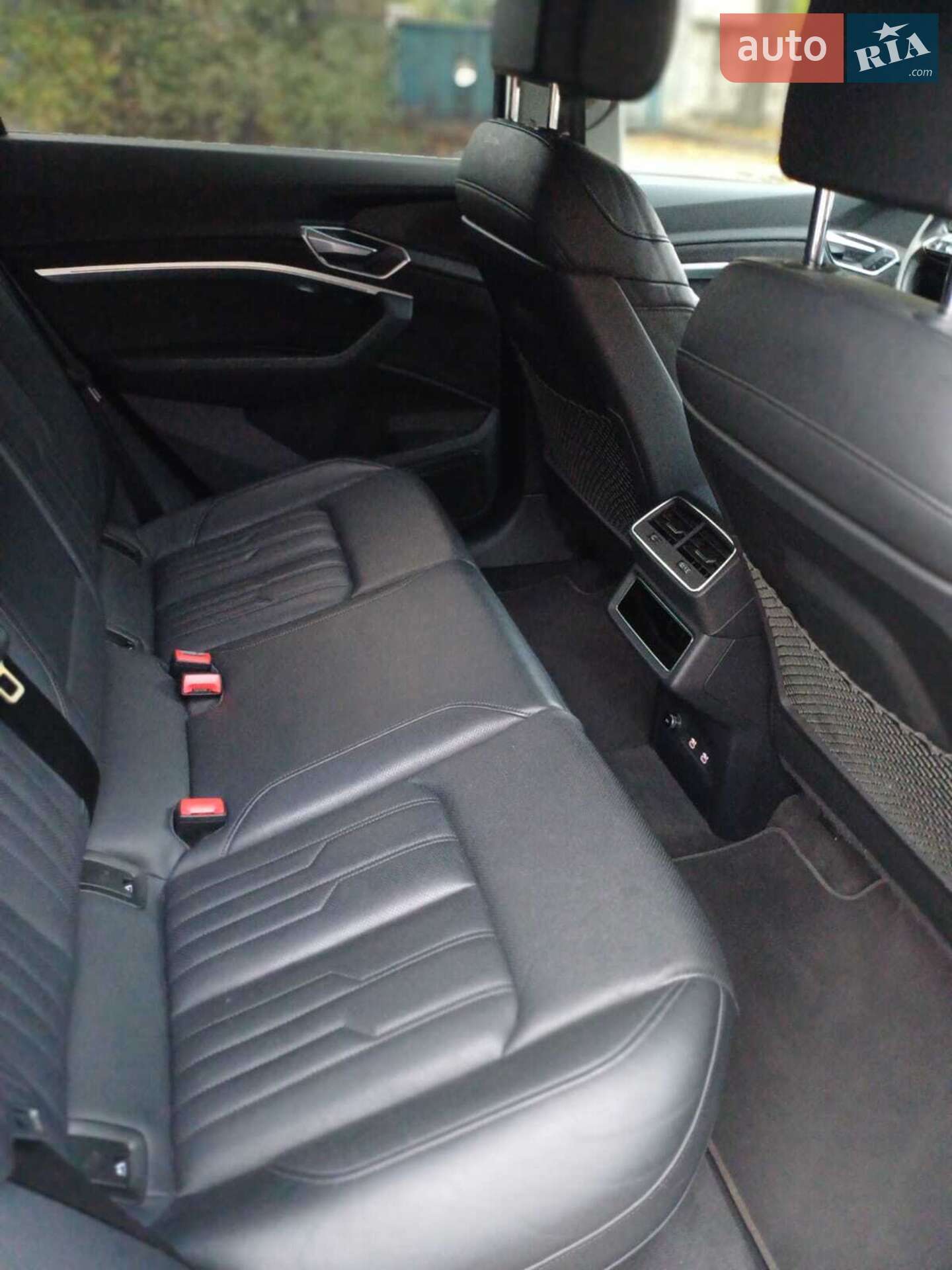 Audi e-tron 2021 VIN WAUZZZGE0MB035163 фото оголошення 9 з 19