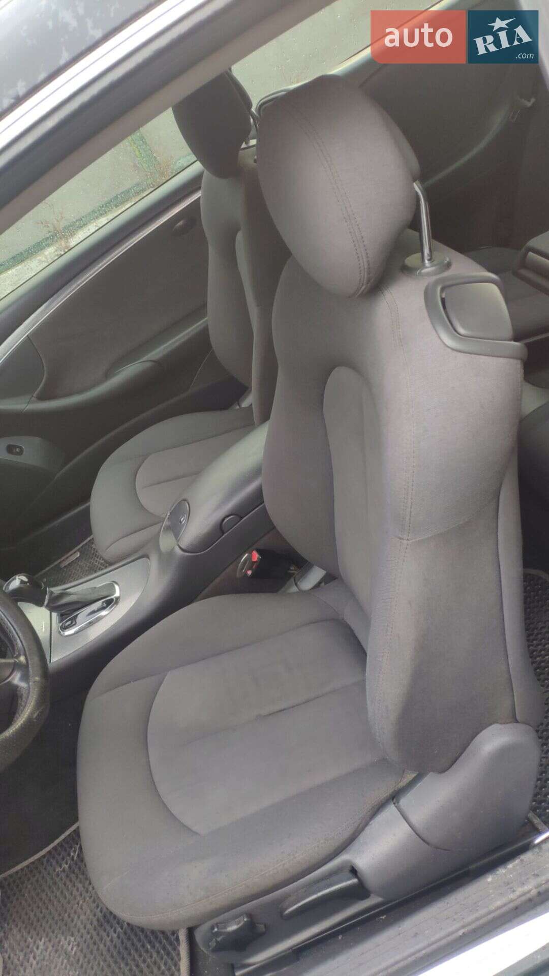 Mercedes-Benz CLK-Class 2004 VIN WDB2093421F118962 фото оголошення 3 з 36