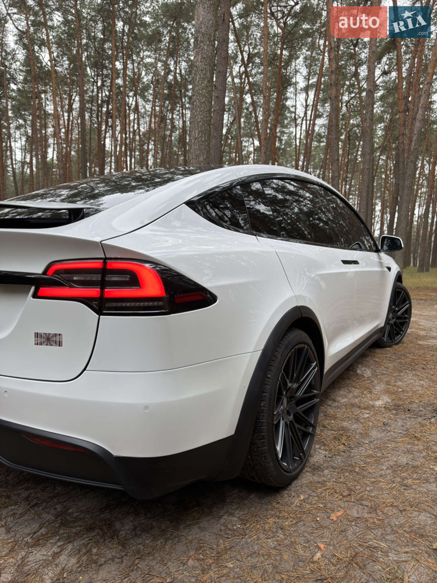 Tesla Model X 2022 VIN 7SAXCBE6XNF358023 фото оголошення 2 з 14