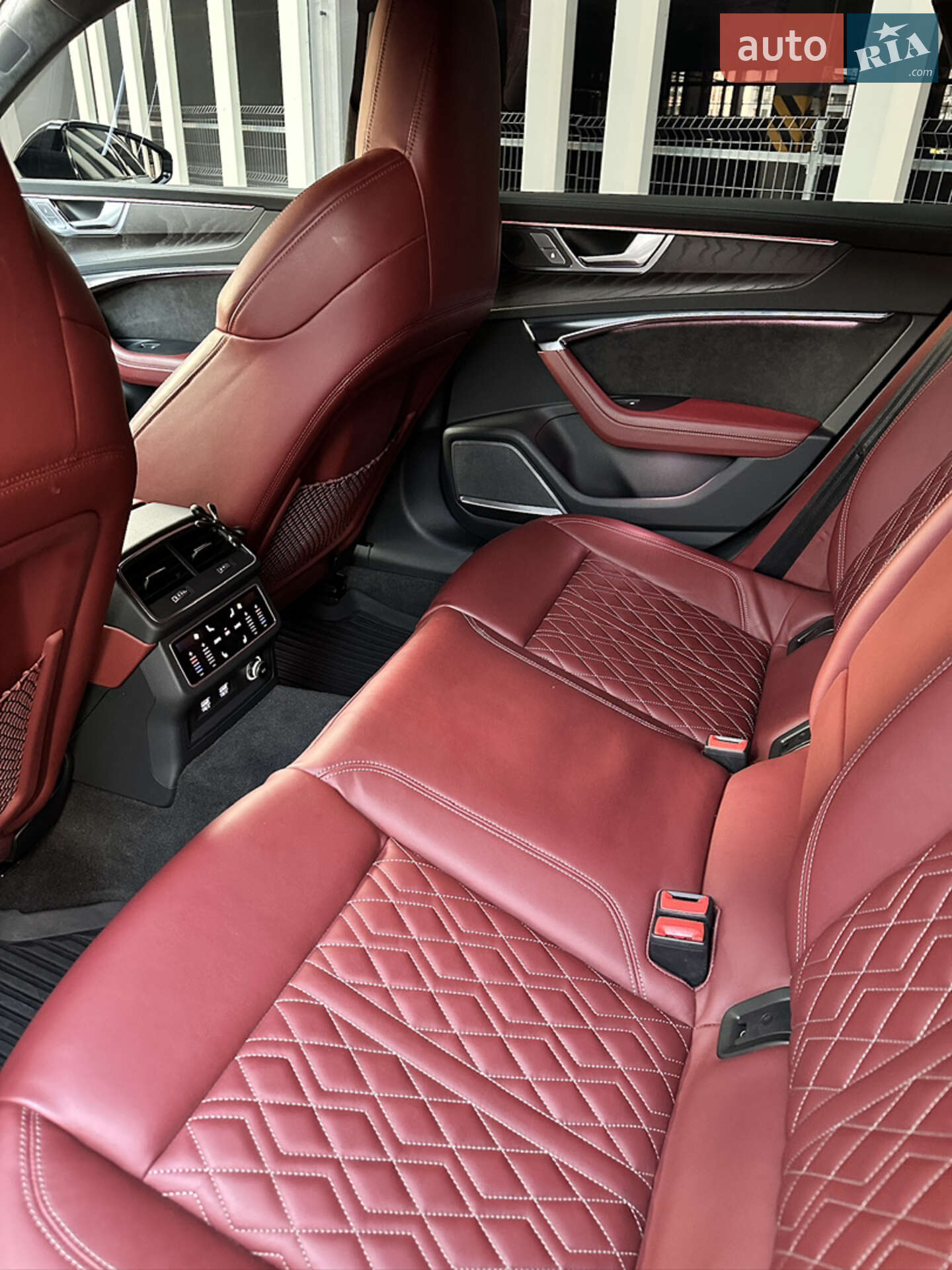 Audi S7 Sportback 2019 VIN WAUSFAF22LN017182 фото оголошення 16 з 34