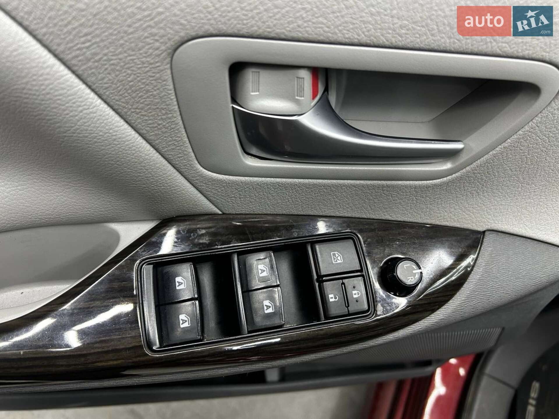 Toyota Sienna 2018 VIN 5TDYZ3DC9KS996137 фото оголошення 7 з 23