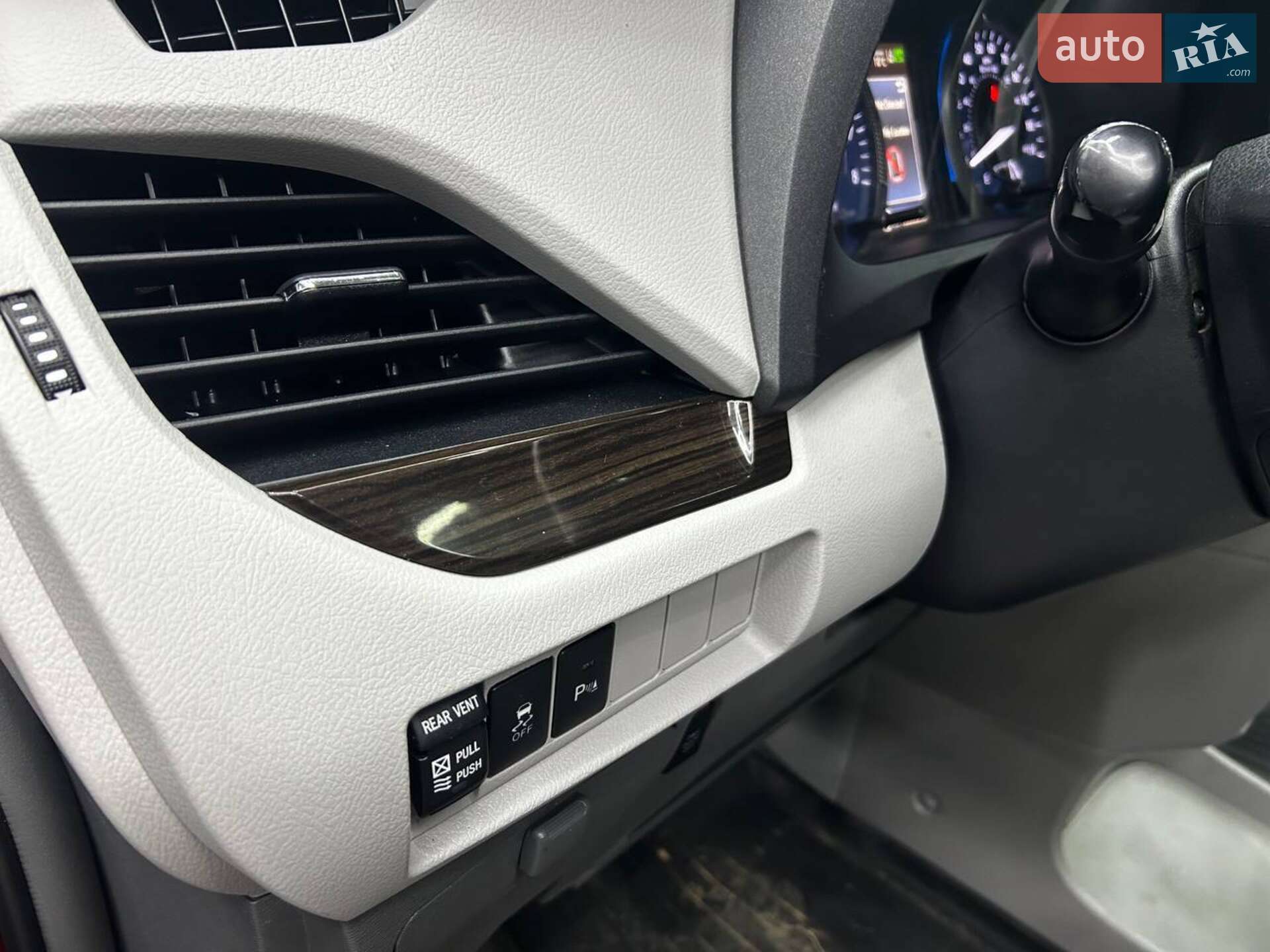 Toyota Sienna 2018 VIN 5TDYZ3DC9KS996137 фото оголошення 9 з 23