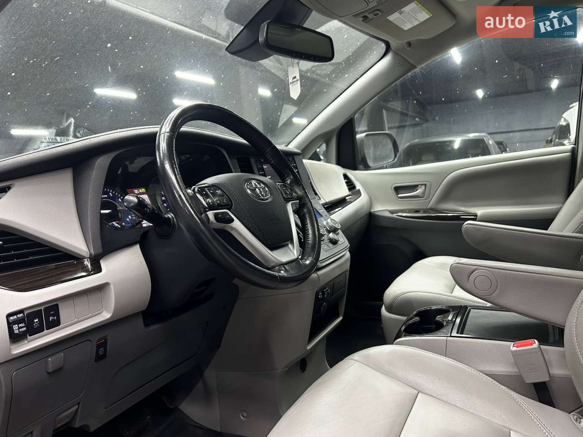 Toyota Sienna 2018 VIN 5TDYZ3DC9KS996137 фото оголошення 10 з 23