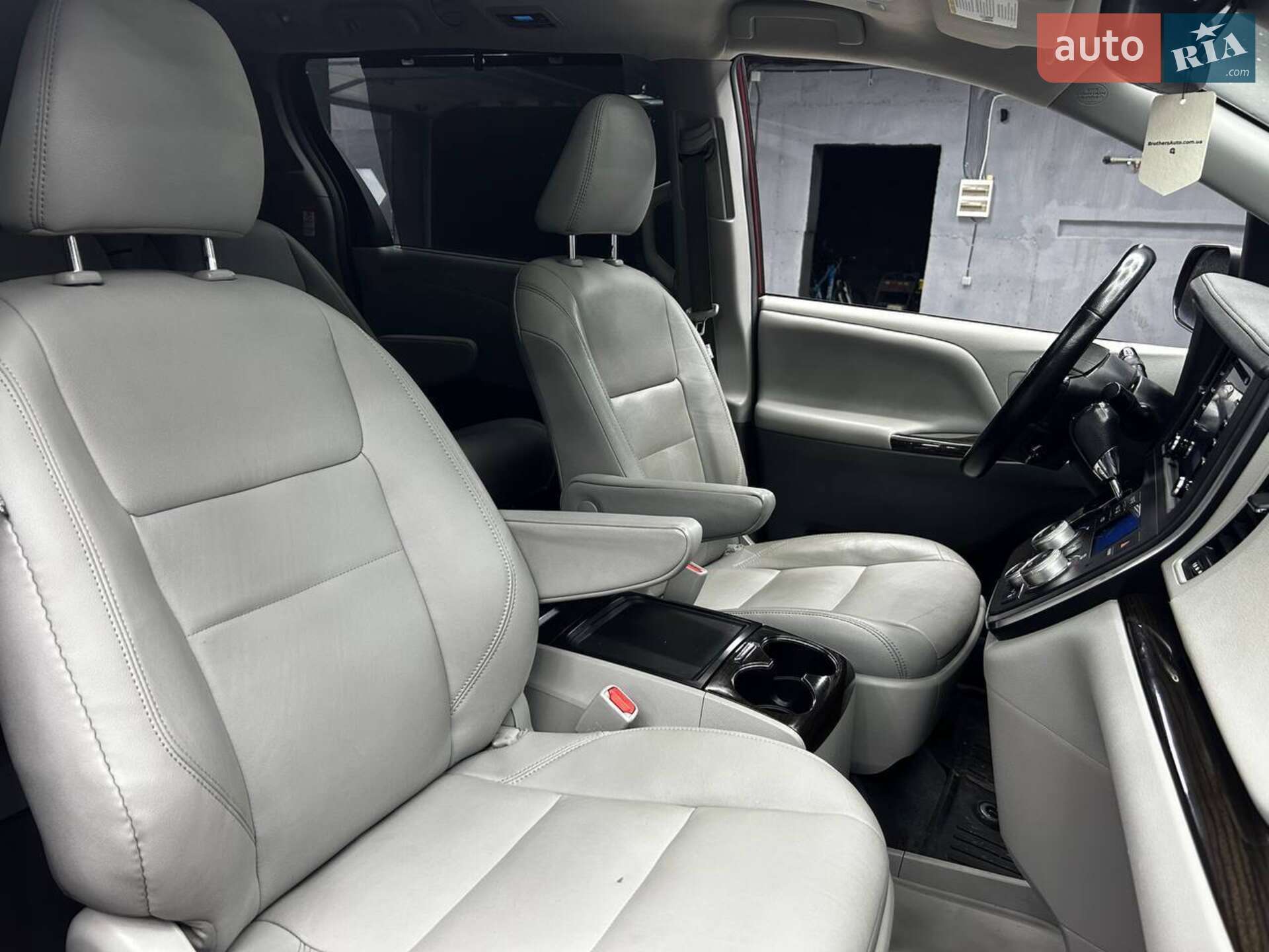 Toyota Sienna 2018 VIN 5TDYZ3DC9KS996137 фото оголошення 20 з 23