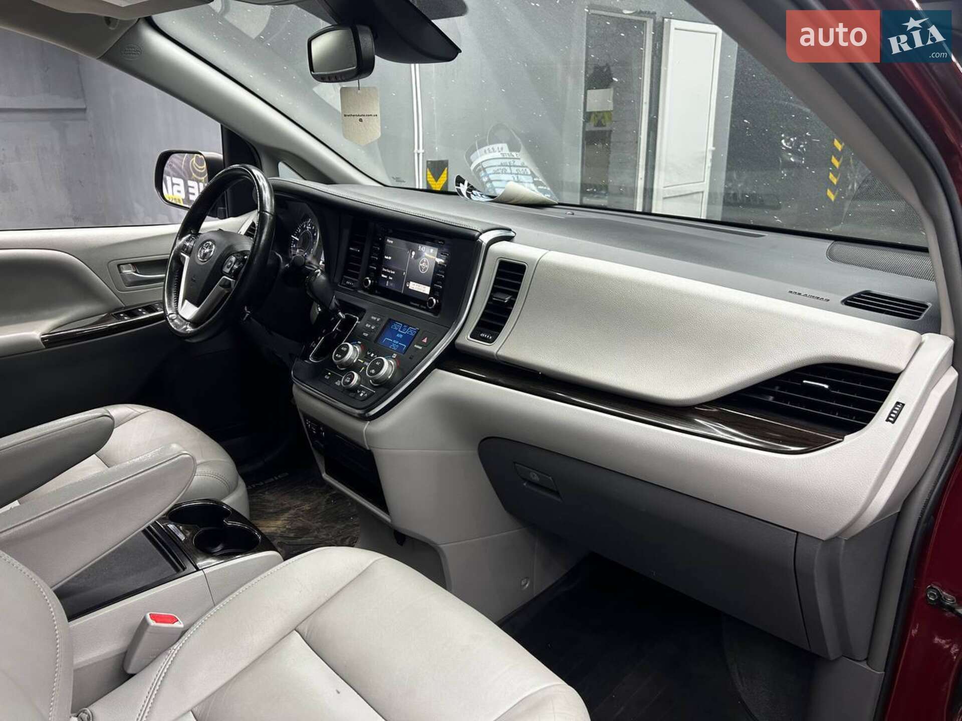 Toyota Sienna 2018 VIN 5TDYZ3DC9KS996137 фото оголошення 21 з 23