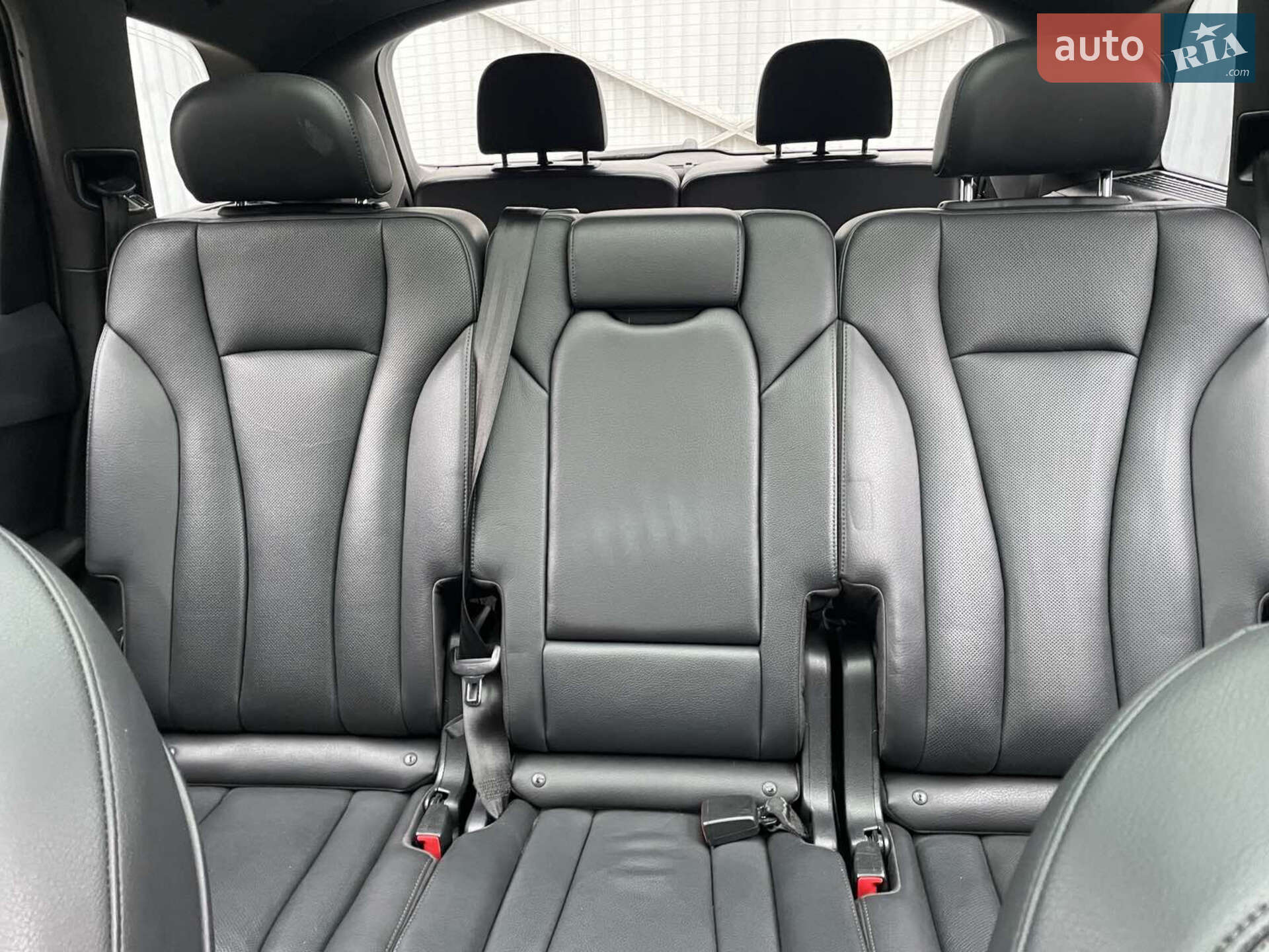 Audi Q7 2019 VIN WA1LAAF72KD046763 фото оголошення 33 з 36