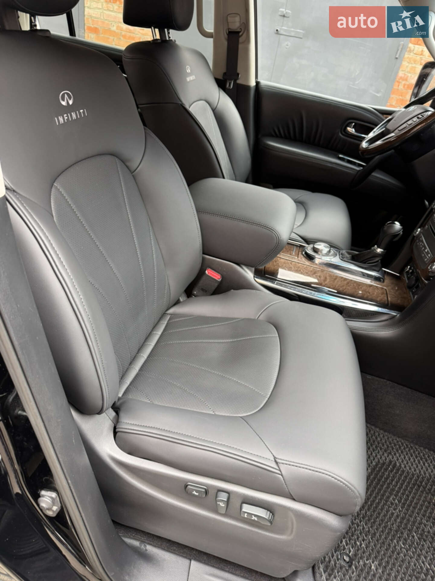 Infiniti QX56 2011 VIN JN1JANZ62U0001577 фото оголошення 13 з 26