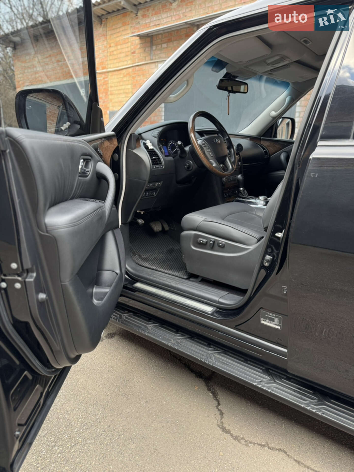 Infiniti QX56 2011 VIN JN1JANZ62U0001577 фото оголошення 23 з 26