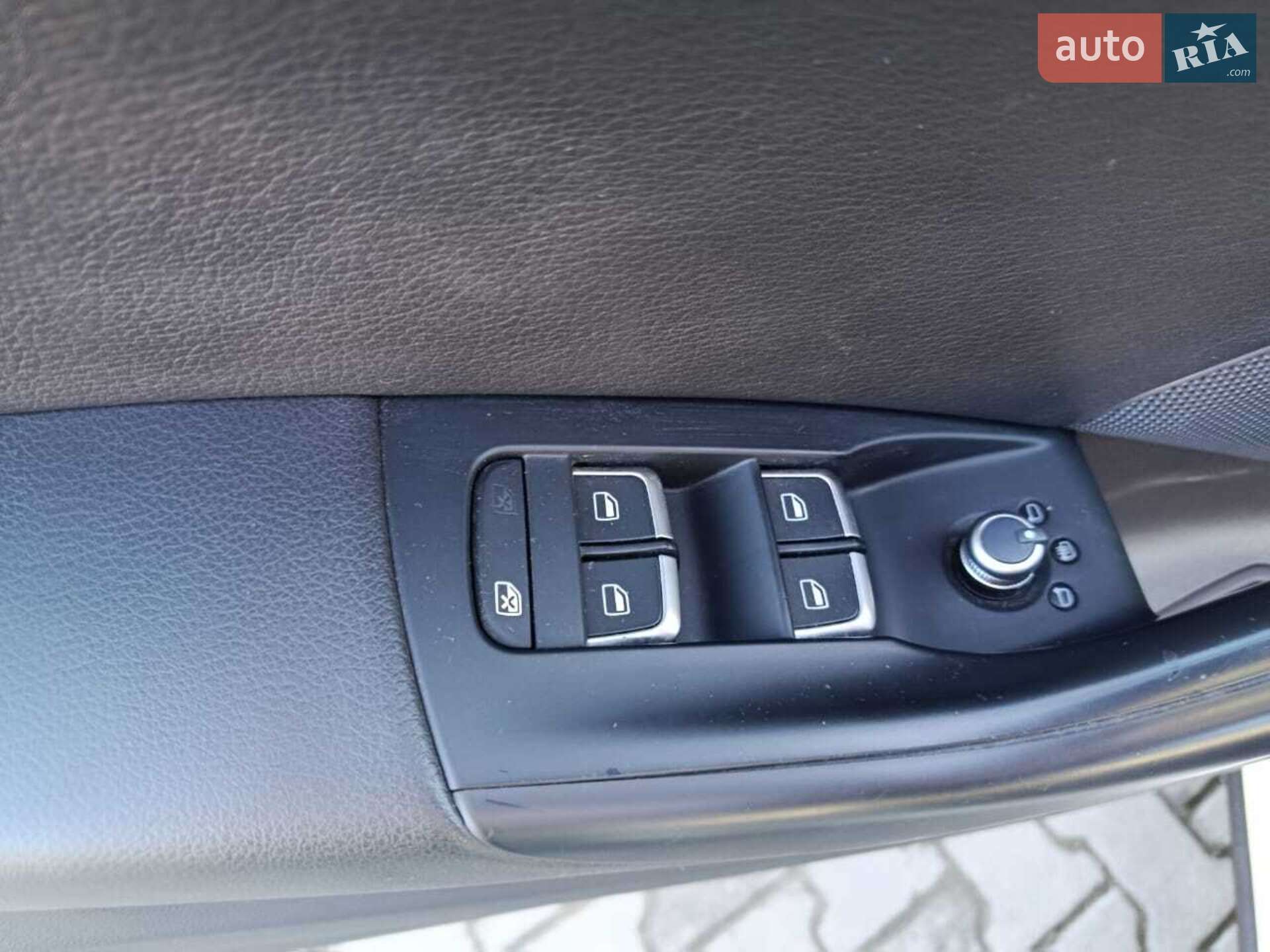 Audi Q3 2015 VIN WA1BFCFS9GR014125 фото оголошення 2 з 19