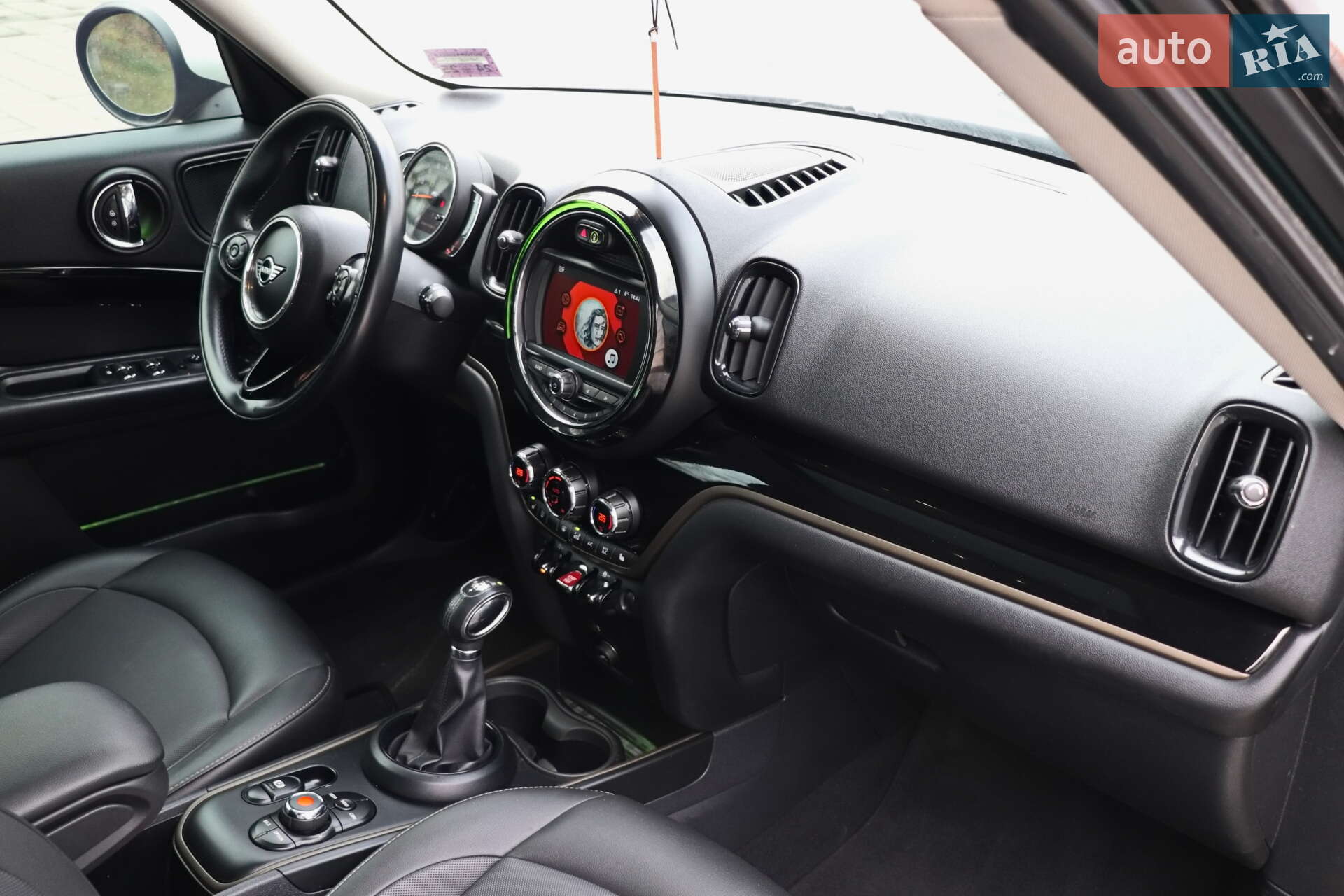 MINI Countryman 2018 VIN WMZYS7C57K3F46859 фото оголошення 10 з 32