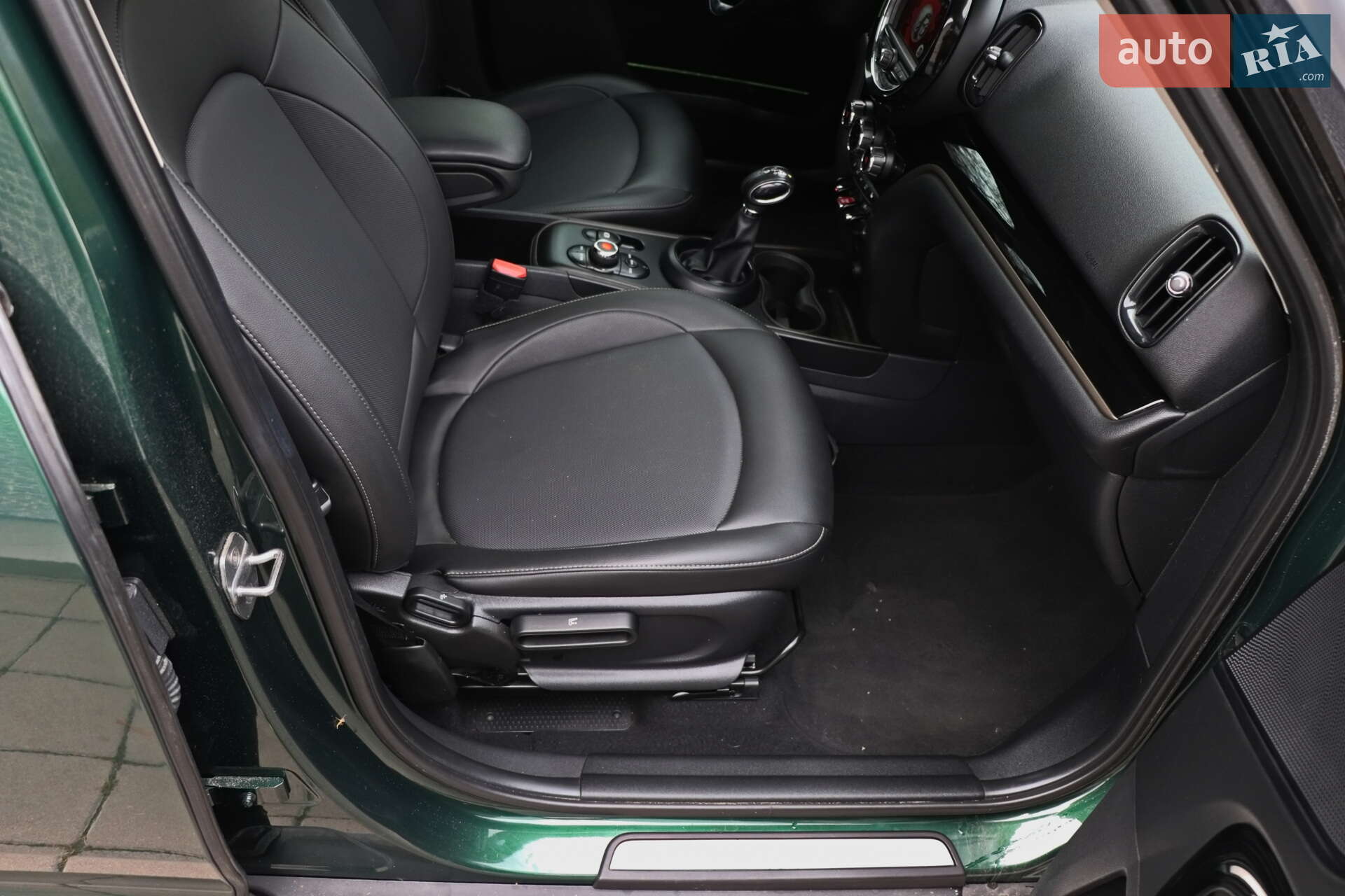 MINI Countryman 2018 VIN WMZYS7C57K3F46859 фото оголошення 12 з 32