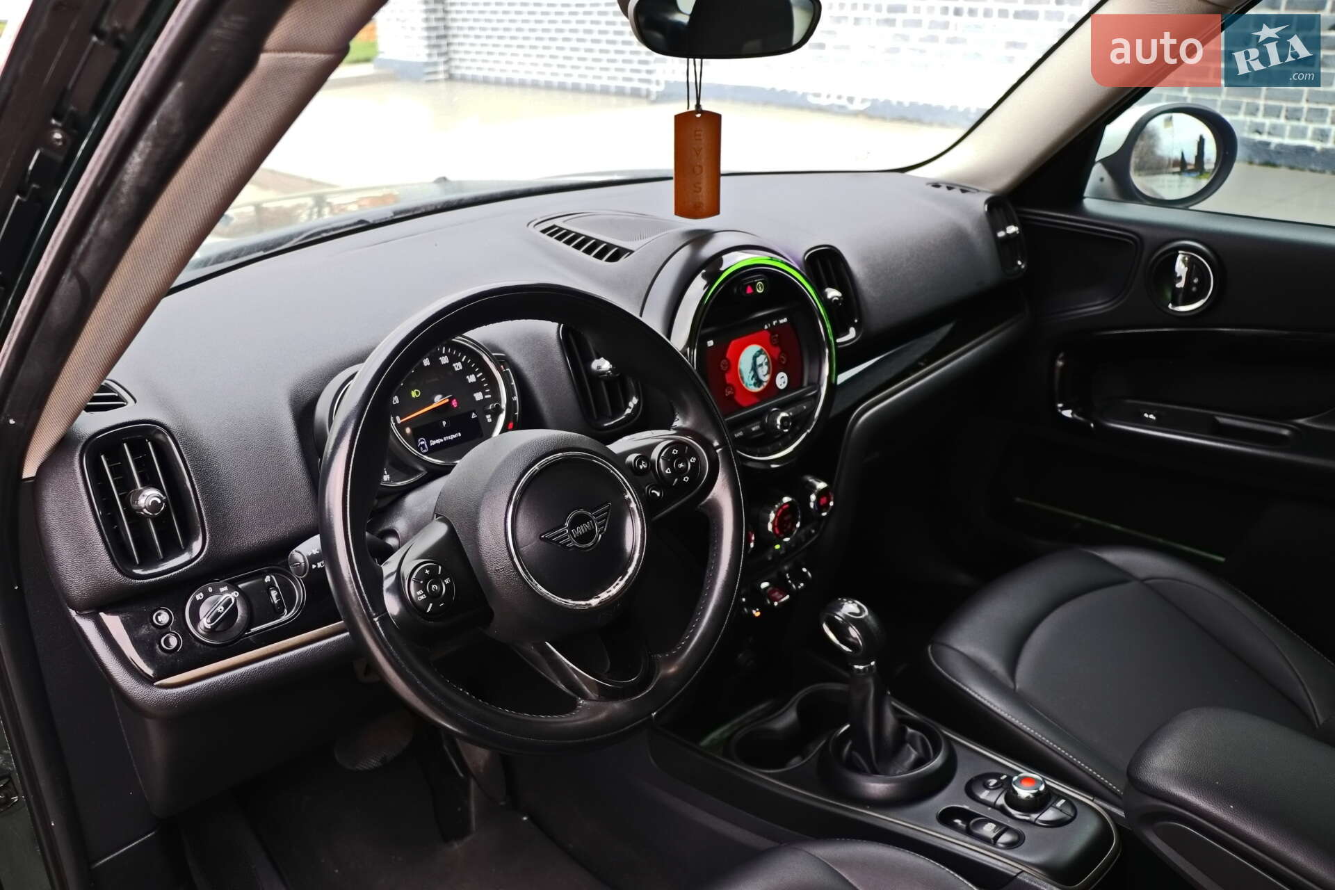 MINI Countryman 2018 VIN WMZYS7C57K3F46859 фото оголошення 16 з 32