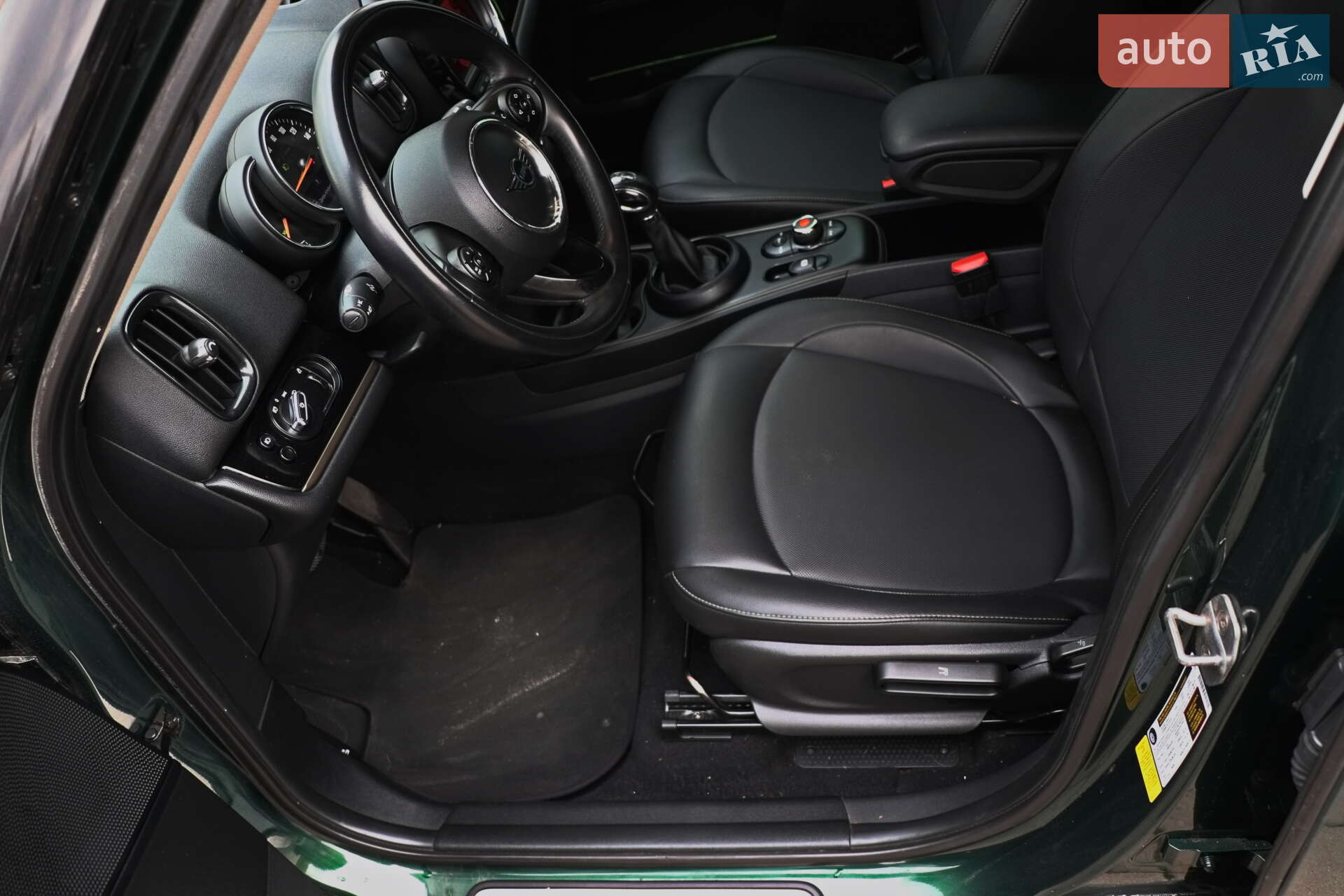 MINI Countryman 2018 VIN WMZYS7C57K3F46859 фото оголошення 18 з 32