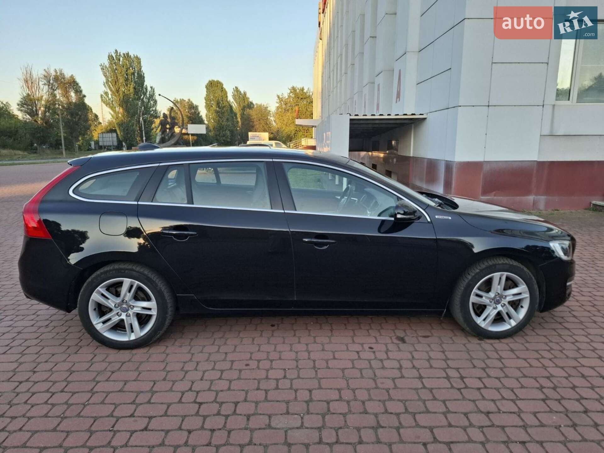Volvo V60 2014 VIN YV1GWAA50E1204832 фото оголошення 2 з 20