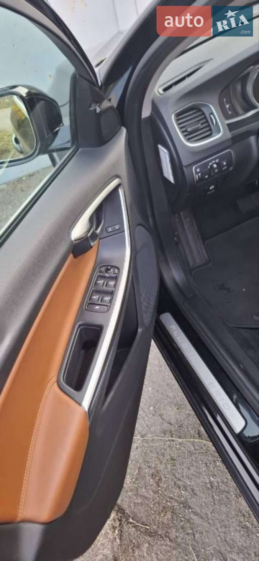 Volvo V60 2014 VIN YV1GWAA50E1204832 фото оголошення 5 з 20