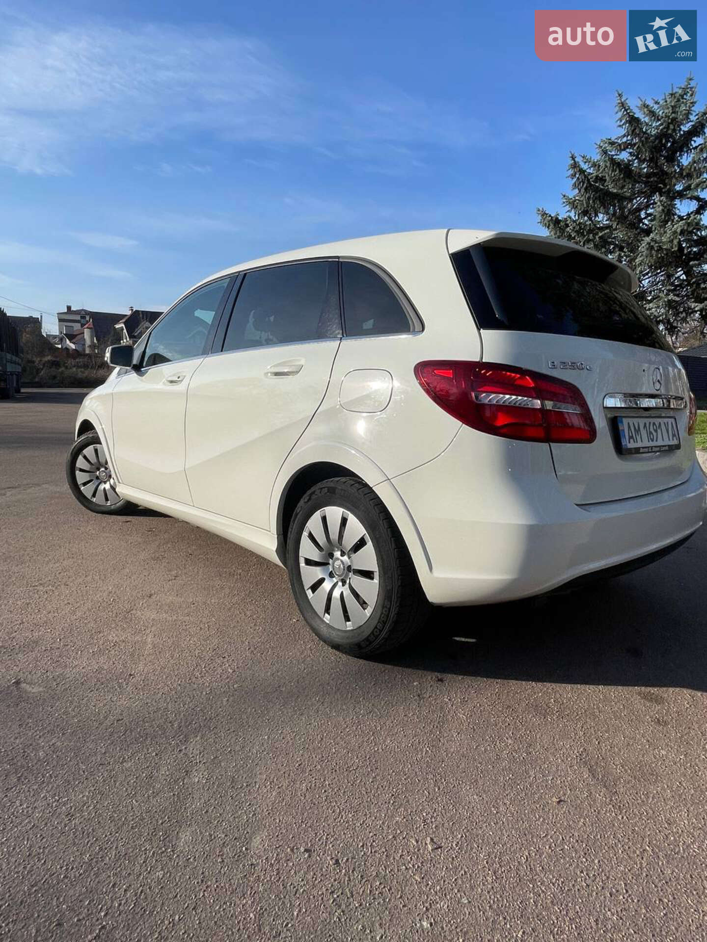 Mercedes-Benz B-Class 2016 VIN WDD2428901J012396 фото оголошення 4 з 11