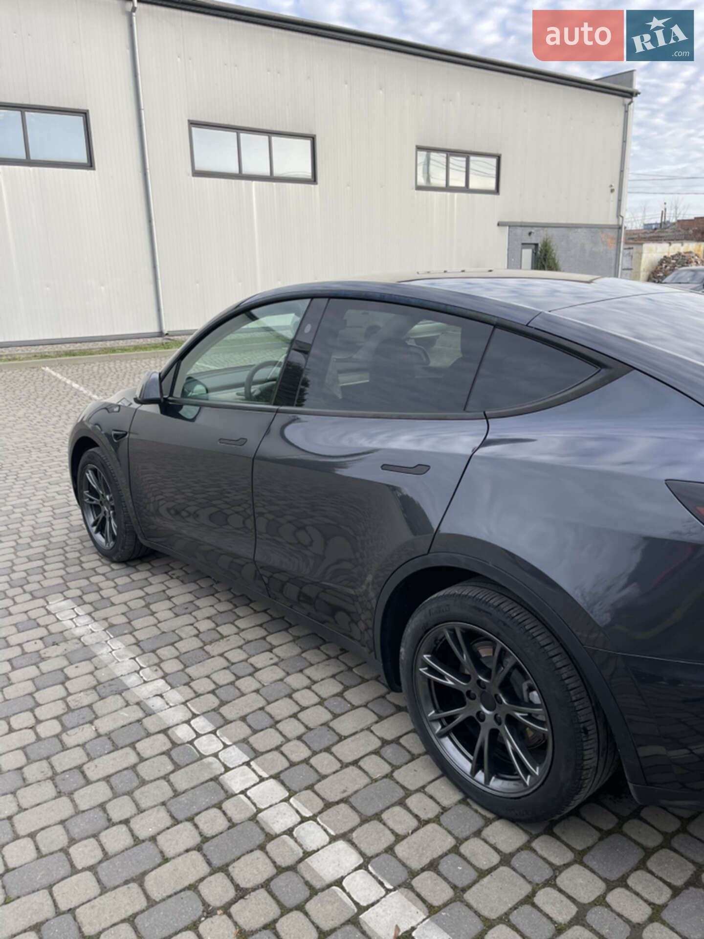 Tesla Model Y 2024 VIN 7SAYGDEE7RA304564 фото оголошення 3 з 7