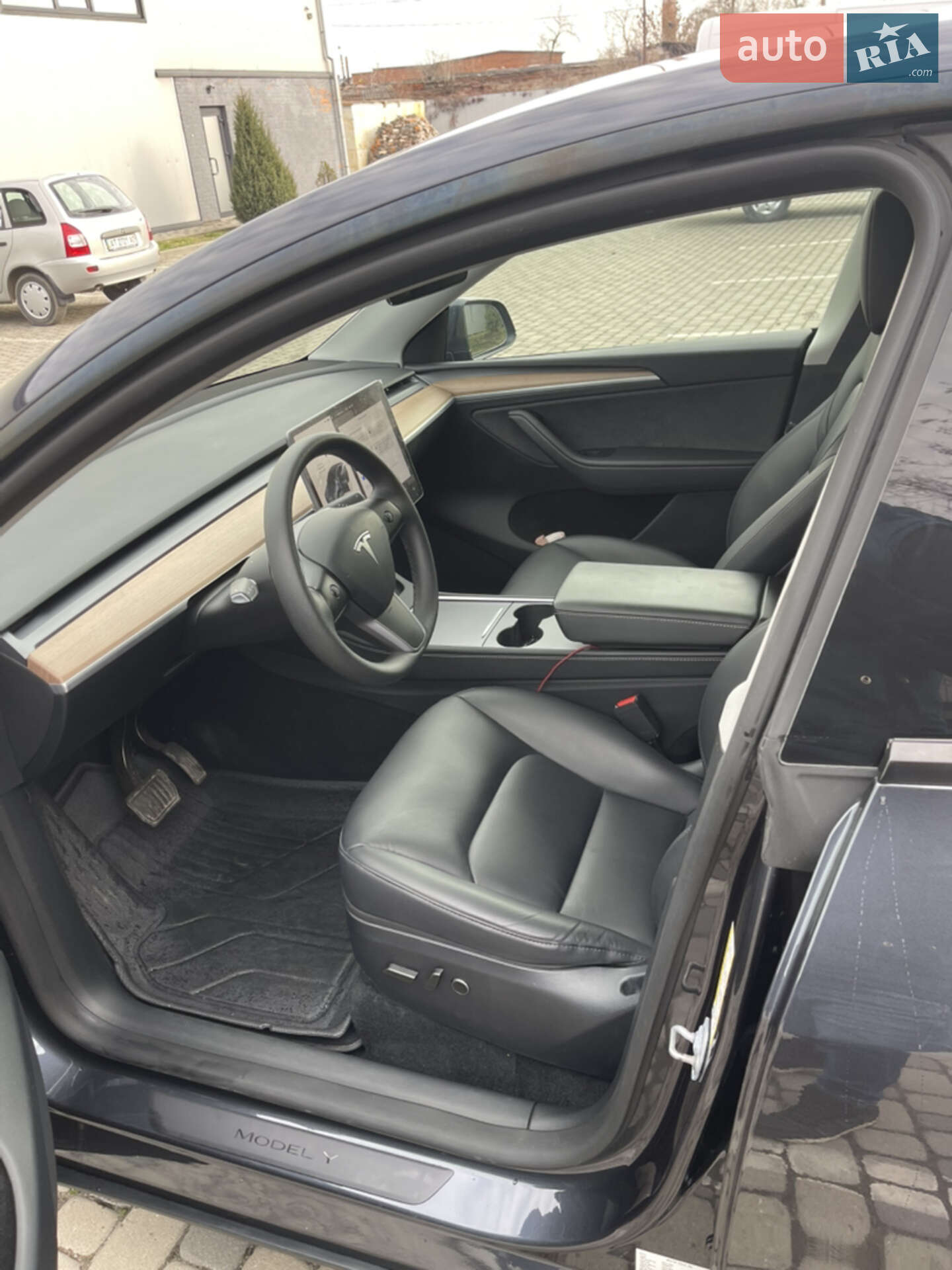 Tesla Model Y 2024 VIN 7SAYGDEE7RA304564 фото оголошення 7 з 7
