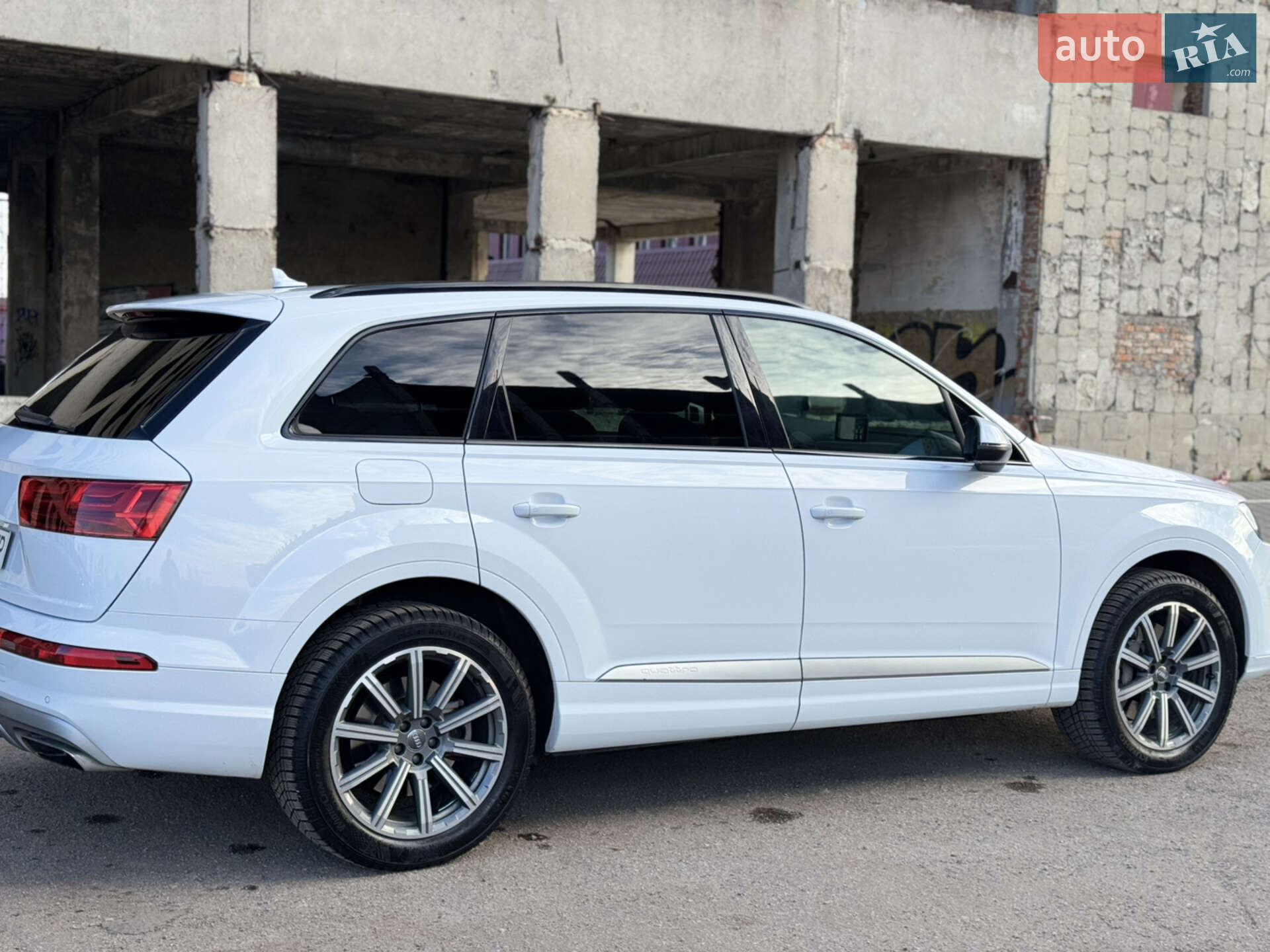 Audi Q7 2018 VIN WA1LHAF75KD024641 фото оголошення 2 з 37