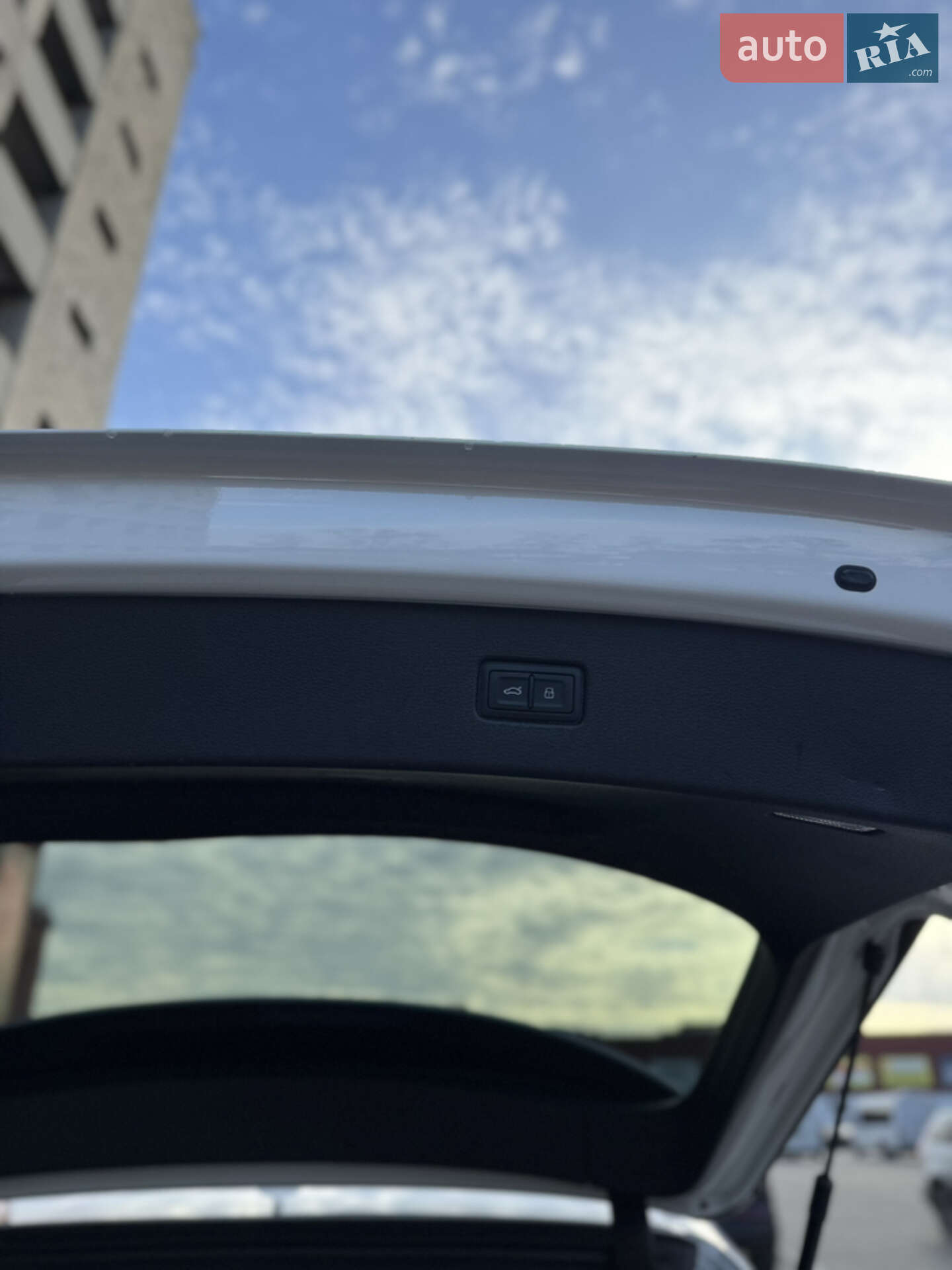 Audi Q7 2018 VIN WA1LHAF75KD024641 фото оголошення 4 з 37