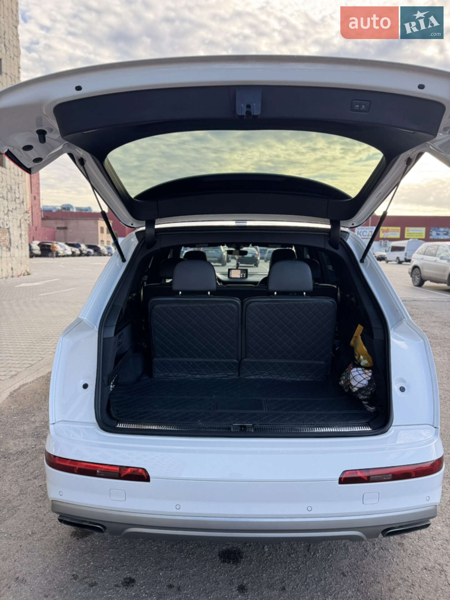 Audi Q7 2018 VIN WA1LHAF75KD024641 фото оголошення 5 з 37