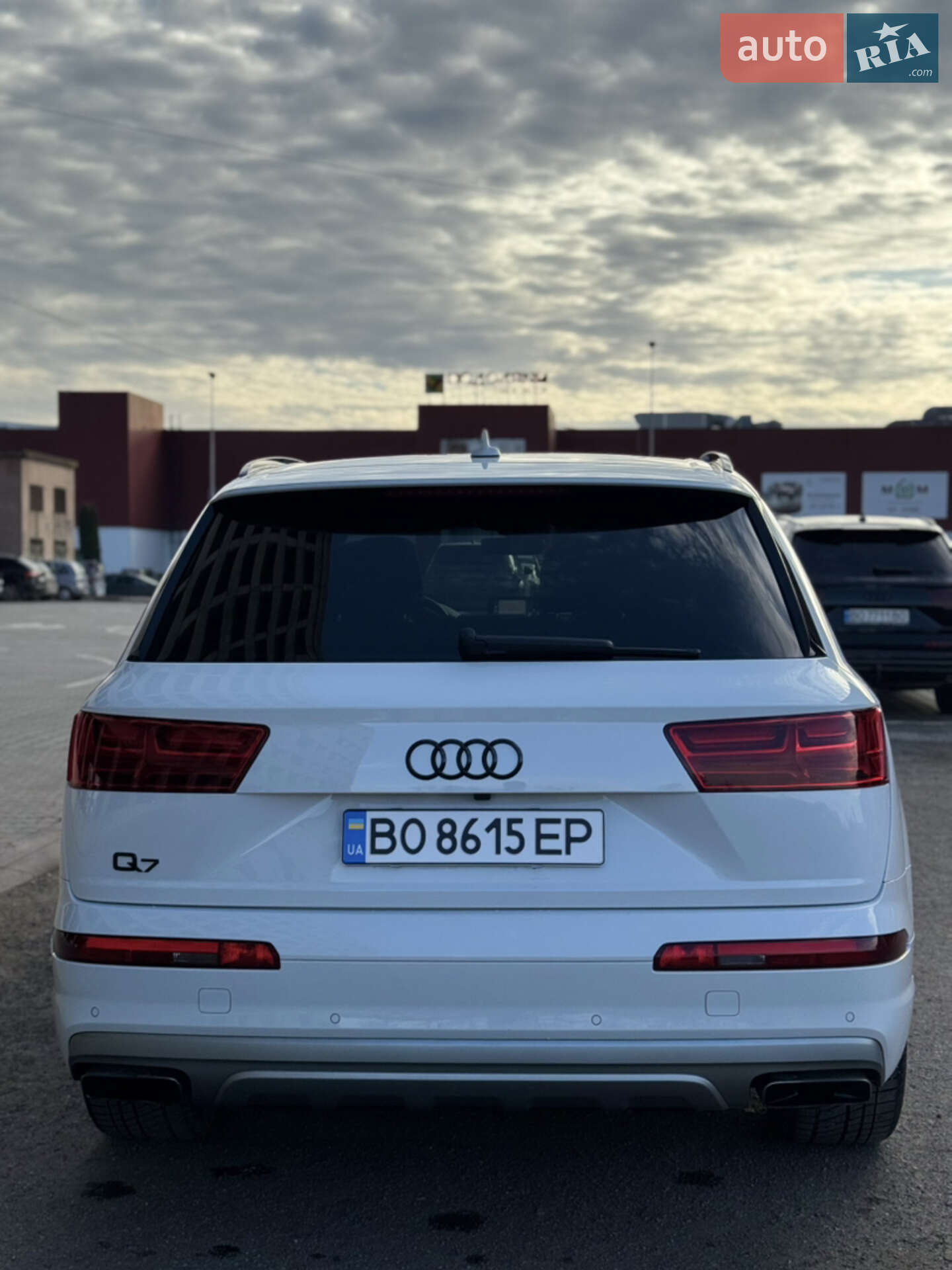 Audi Q7 2018 VIN WA1LHAF75KD024641 фото оголошення 7 з 37