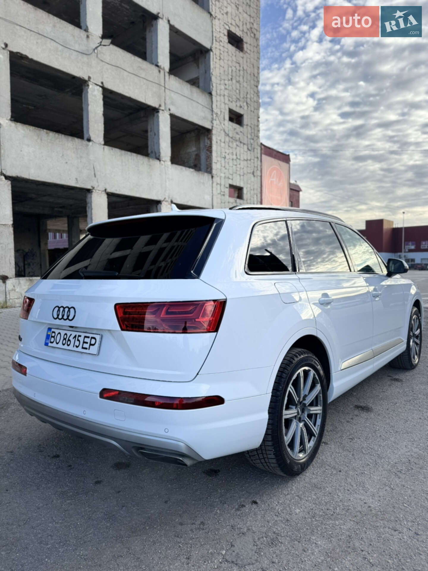 Audi Q7 2018 VIN WA1LHAF75KD024641 фото оголошення 8 з 37