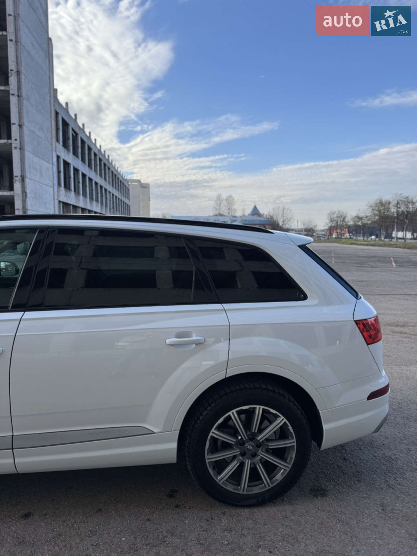 Audi Q7 2018 VIN WA1LHAF75KD024641 фото оголошення 10 з 37