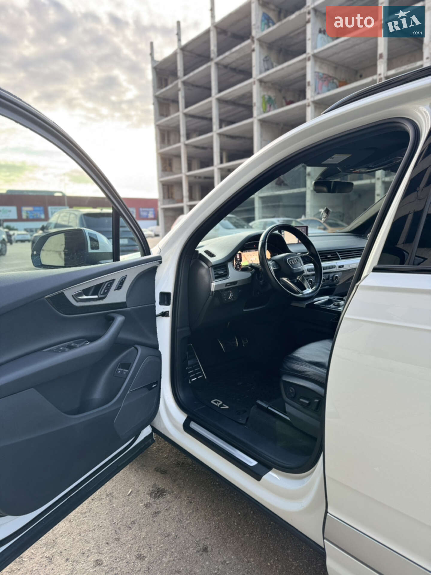 Audi Q7 2018 VIN WA1LHAF75KD024641 фото оголошення 20 з 37