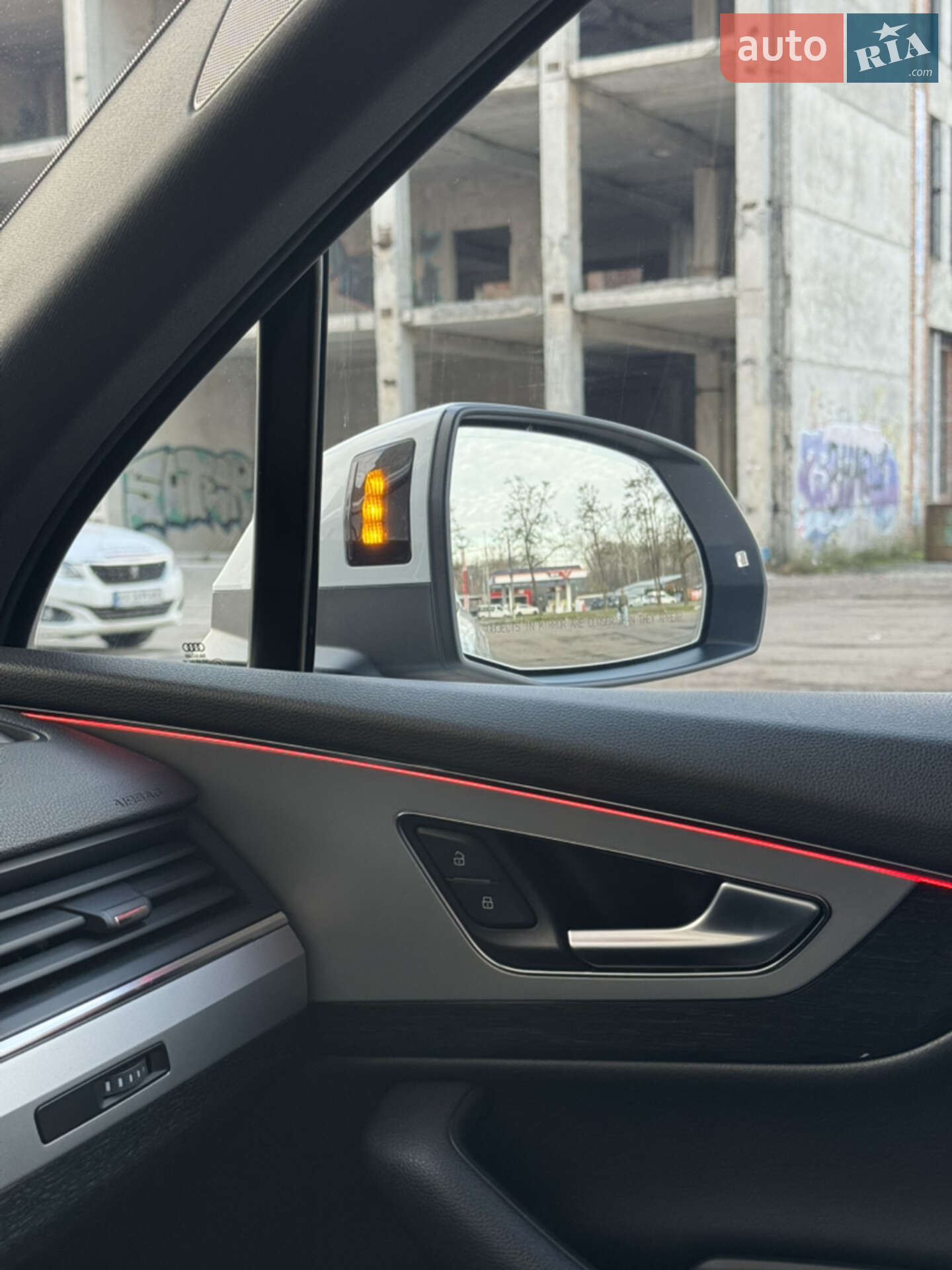 Audi Q7 2018 VIN WA1LHAF75KD024641 фото оголошення 24 з 37