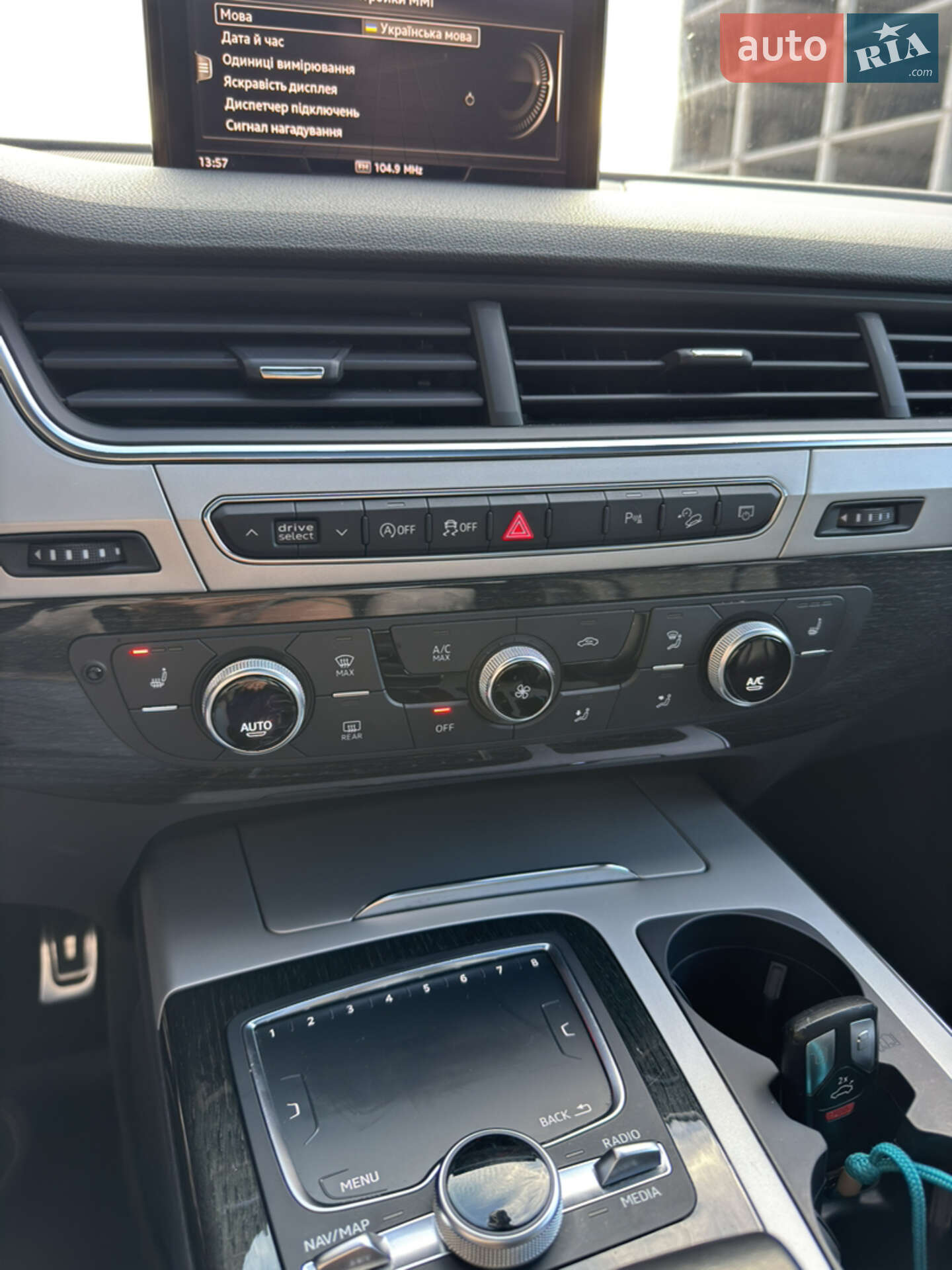 Audi Q7 2018 VIN WA1LHAF75KD024641 фото оголошення 26 з 37