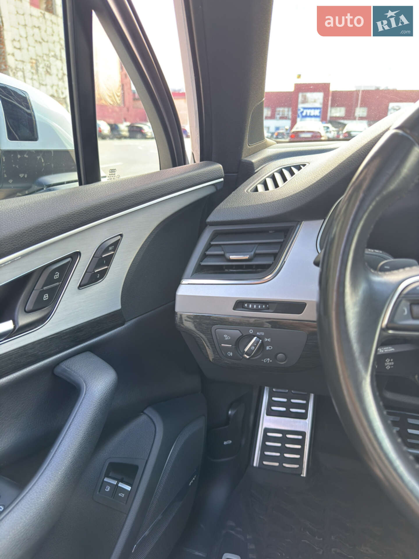 Audi Q7 2018 VIN WA1LHAF75KD024641 фото оголошення 28 з 37