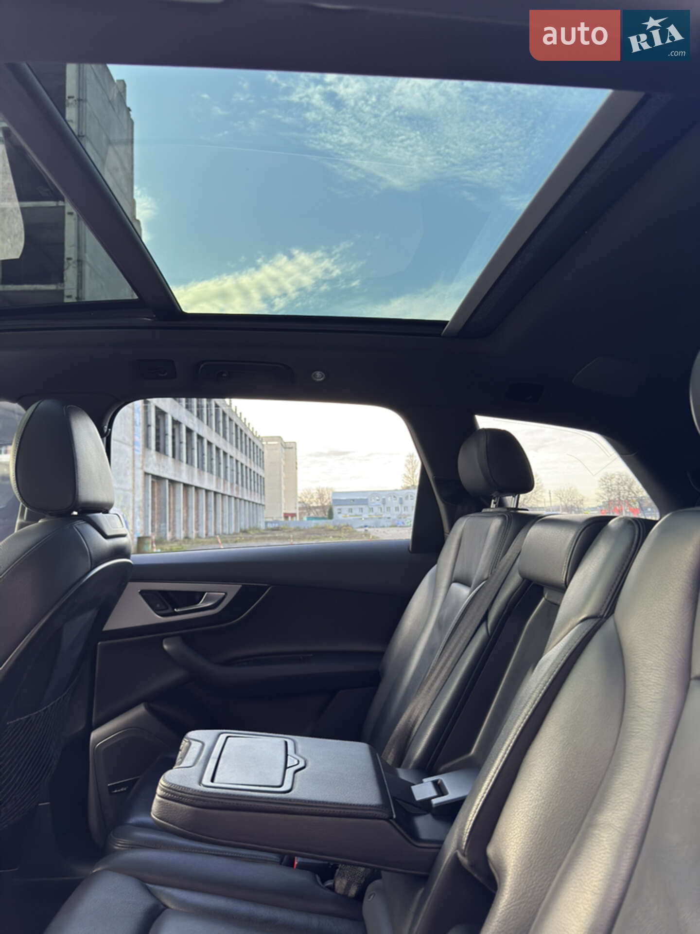 Audi Q7 2018 VIN WA1LHAF75KD024641 фото оголошення 30 з 37