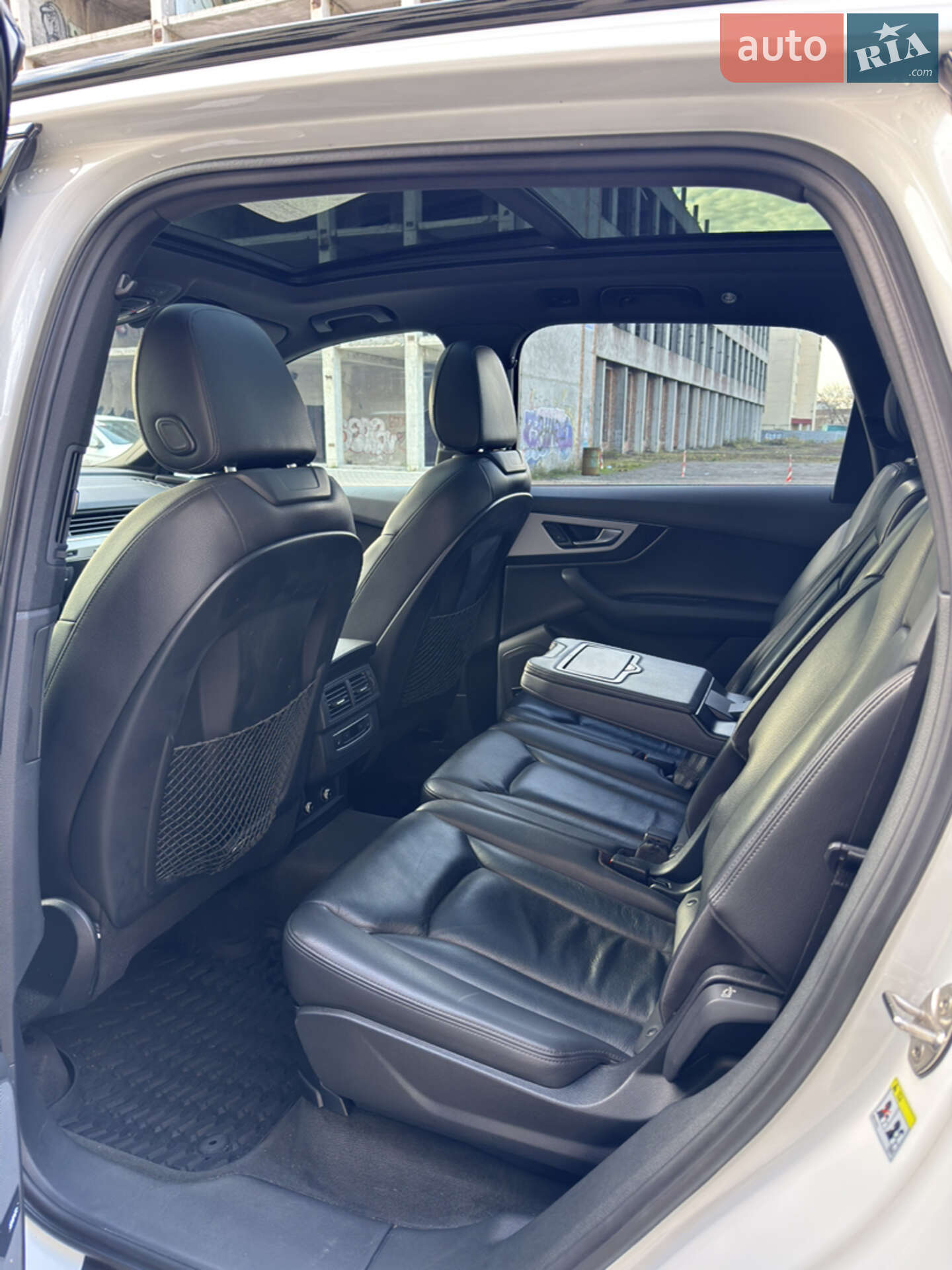 Audi Q7 2018 VIN WA1LHAF75KD024641 фото оголошення 31 з 37
