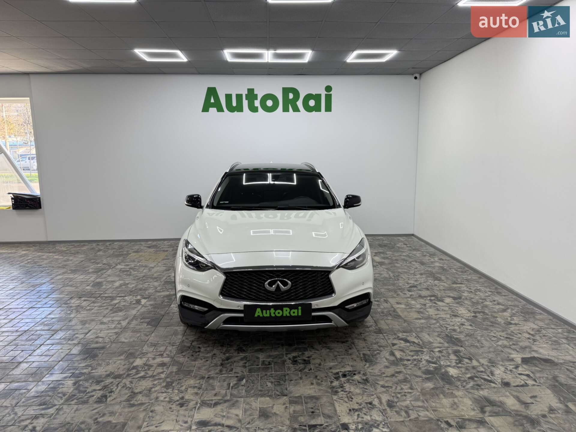 Infiniti QX30 2016 VIN SJKCH5CR0HA032298 фото оголошення 2 з 27