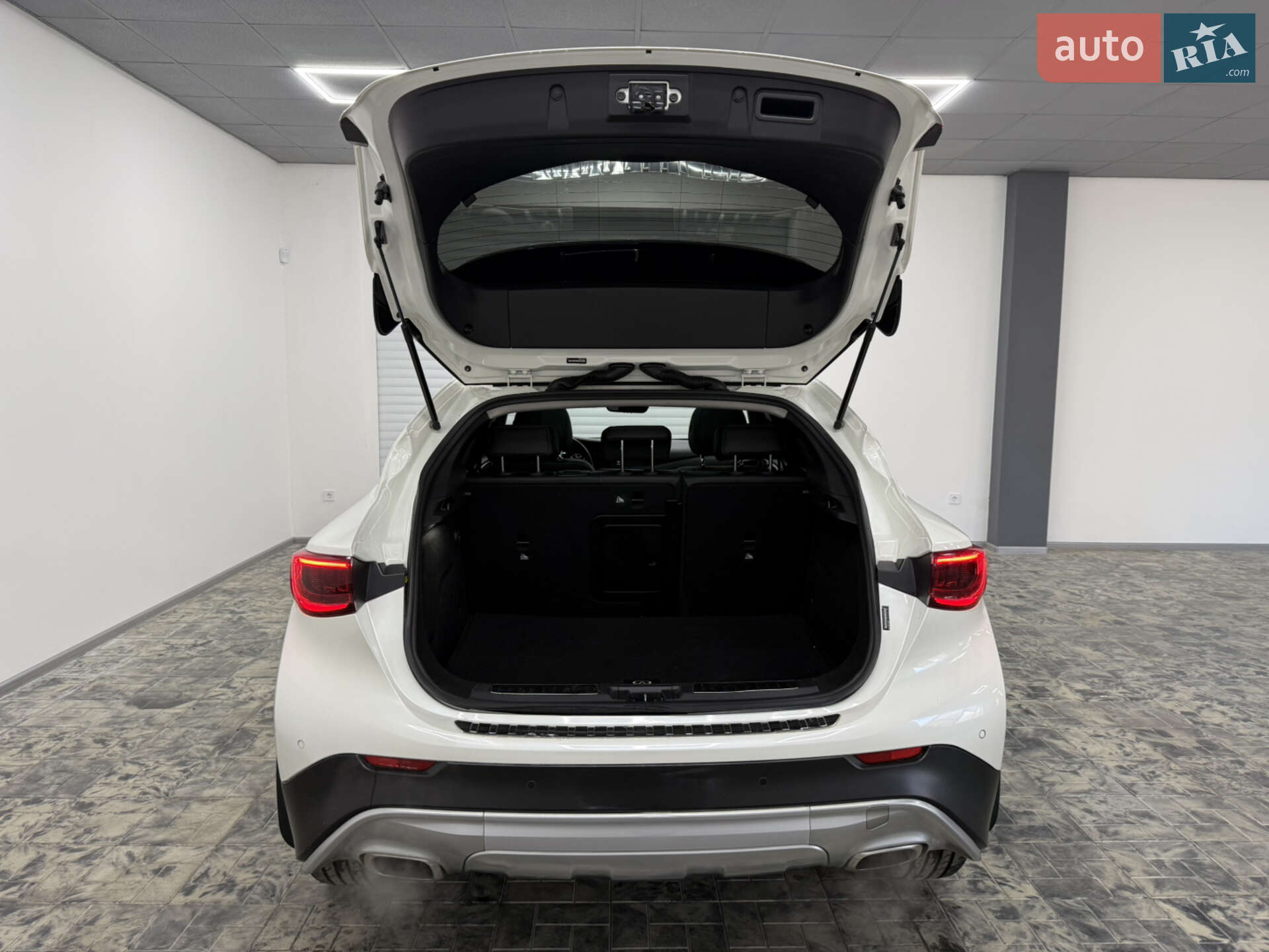 Infiniti QX30 2016 VIN SJKCH5CR0HA032298 фото оголошення 8 з 27