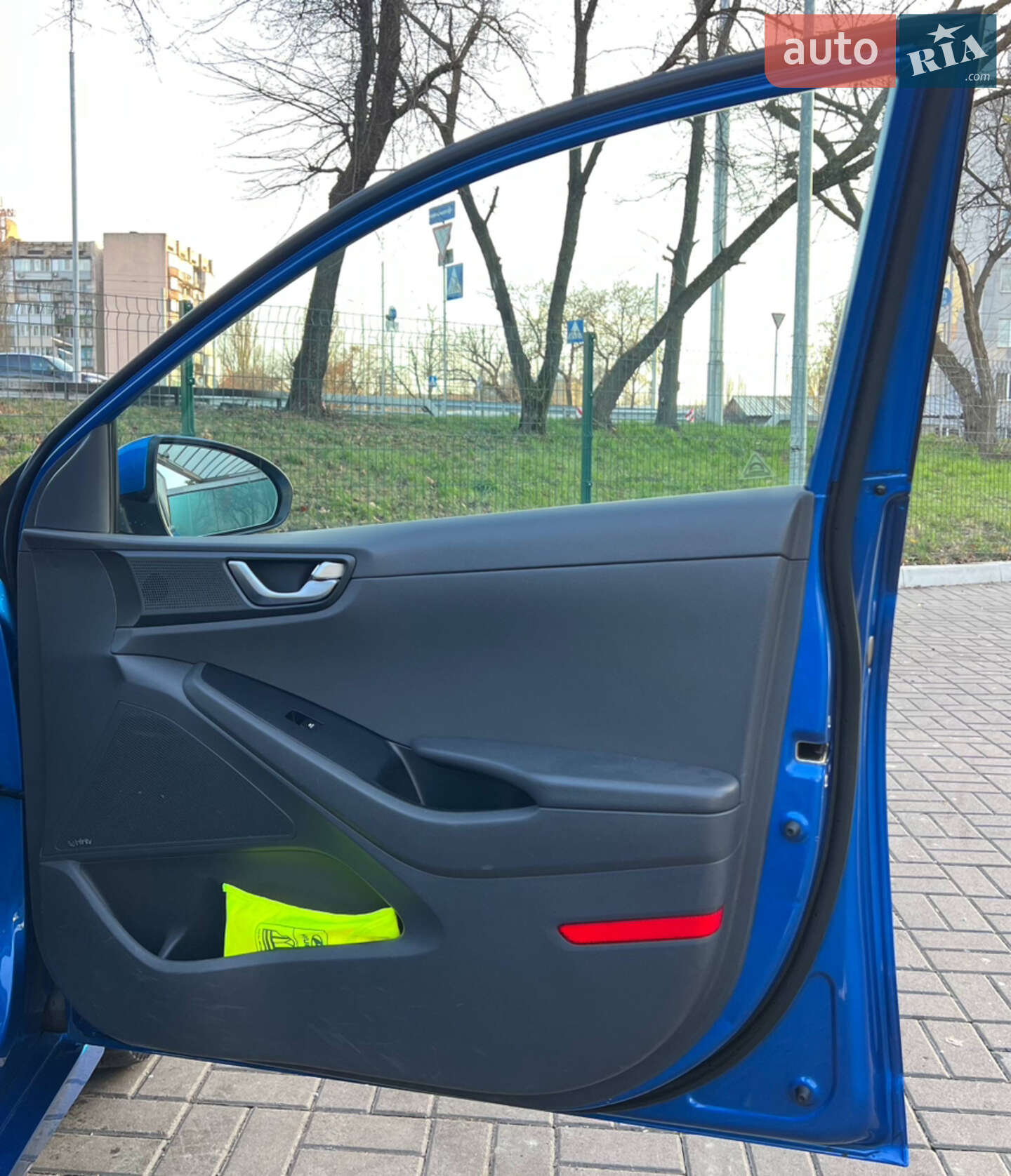 Hyundai Ioniq 2018 VIN KMHC851HFHU022118 фото оголошення 2 з 15