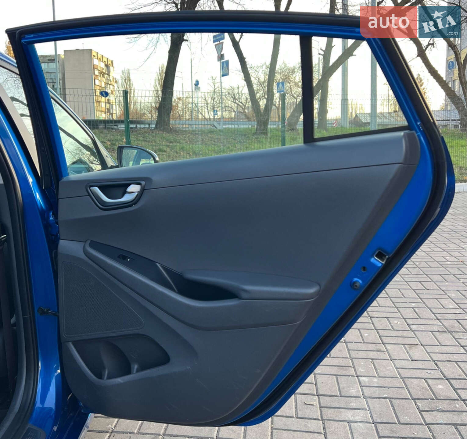 Hyundai Ioniq 2018 VIN KMHC851HFHU022118 фото оголошення 3 з 15