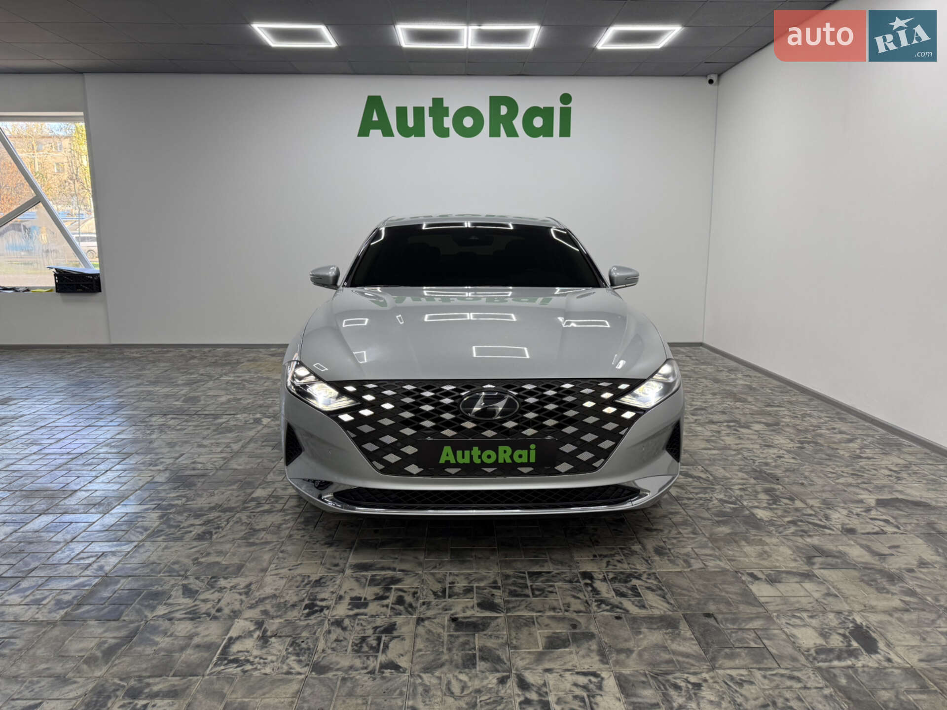 Hyundai Grandeur 2020 VIN KMHF341NBLA378072 фото оголошення 2 з 32
